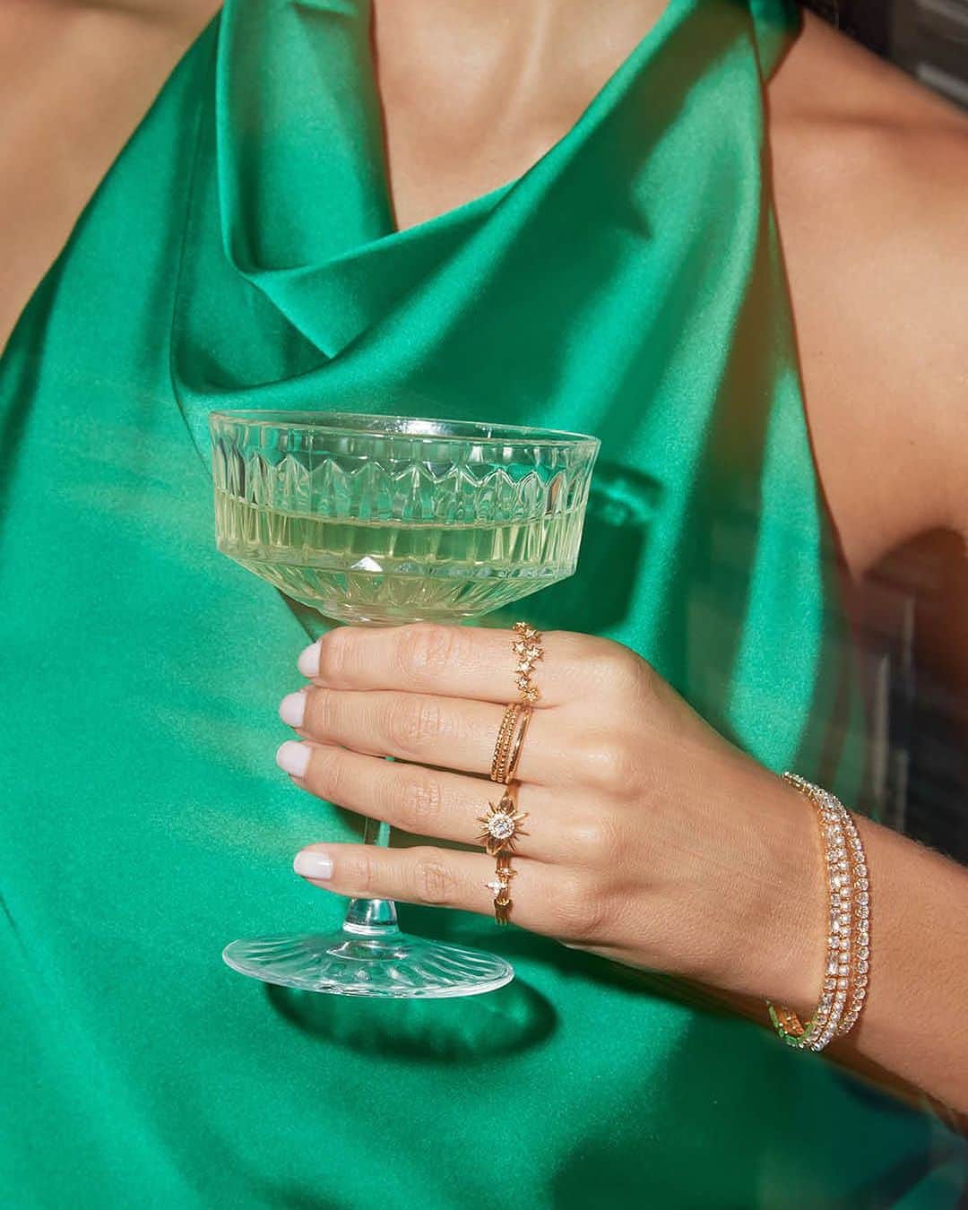 オレリアのインスタグラム：「In the name of 5 gold rings, today we’re offering 25% off rings & wristwear ✨ use code: GOLDRINGS」