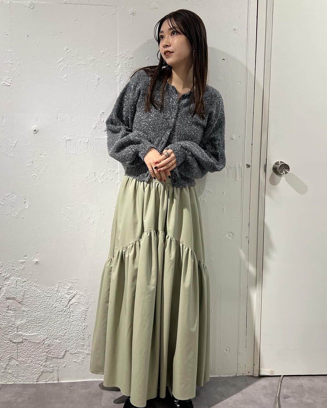 RUNWAY channelさんのインスタグラム写真 - (RUNWAY channelInstagram)「【みんながチェックしてる！】：Ungrid 人気ブランドのスタッフコーデ⛄🤍 今から買うアイテムの参考にしてみて👀  １．リアルバイしたロングコート🧥 首が立つのでマフラーいらずで楽ちん🧣♡ かなりの軽量なので着てて肩こりが しないです！！！！ 中にもしっかり着込めるサイジングなので 厚めのニットでも◎  ２．昨年も人気だったダウンジャケット🥺 164㎝でSサイズ着用していますが、Sサイズでもゆったり着ていただけます！！  ３．【大人綺麗めコーデ】 大人気ギャザースカートのレザーverが出ました🫶 しっとりした触り心地。 広がりすぎずストンと落ちるので、スカートが苦手な方でも着ていただけます！！   ４．【シャギージャカードニット】 どのカラーも可愛いのですが、このグリーンは特にあまり見ない配色がお洒落見えして可愛いな、と！♡   ･･････････････････････････････ ⁡ 📢続きはRUNWAYchannelで！   ／ RUNWAYchannelお得情報をお知らせ📢 ＼  ■会員限定特別イベント開催中 ■商品お気に入り登録でポイントが貯まる ⁡ ･･････････････････････････････」12月5日 17時47分 - runway_channel