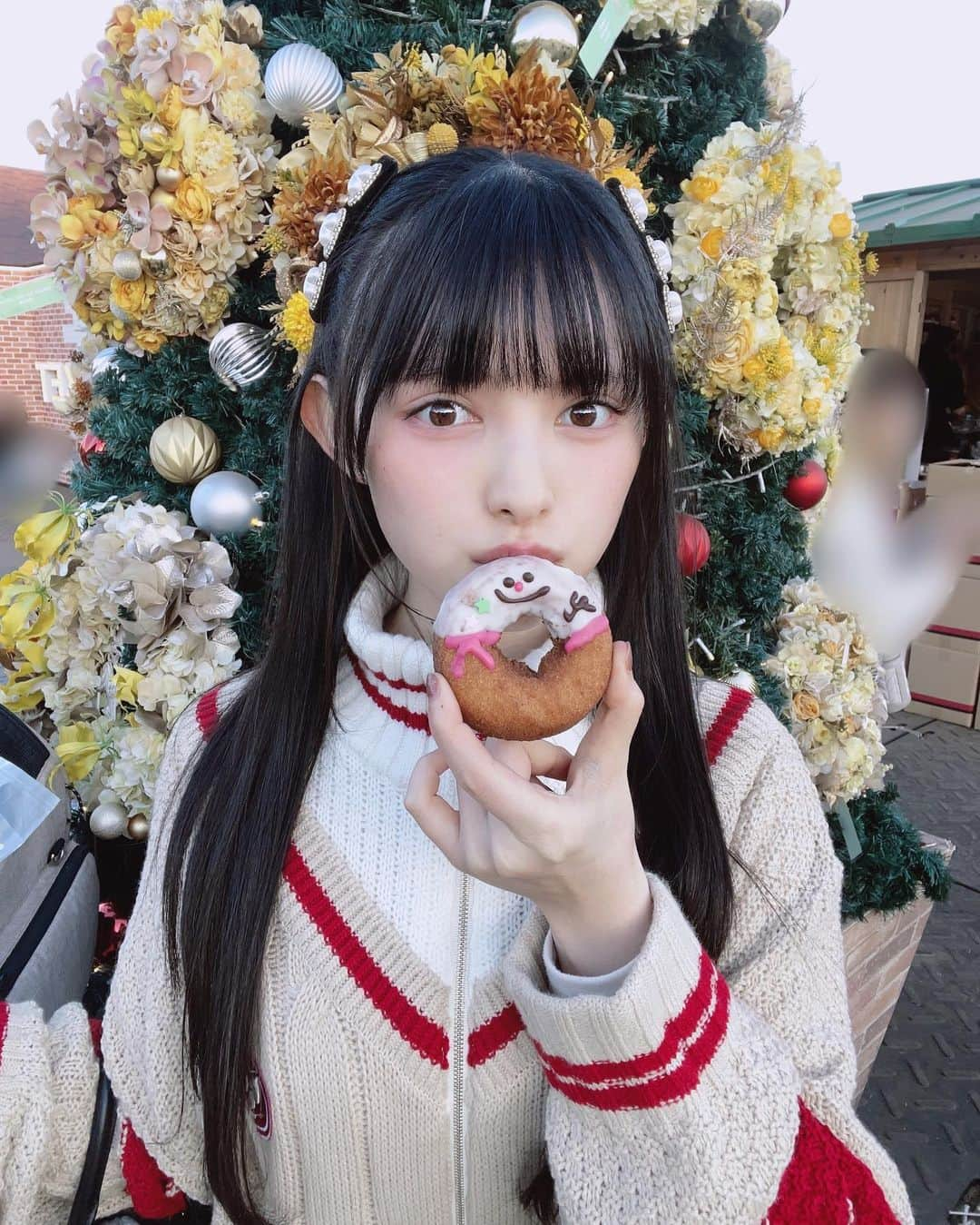 菅田愛貴さんのインスタグラム写真 - (菅田愛貴Instagram)「:)🍩🎄☃️  念願のクリスマスマーケット〜！ クリスマスのキラキラ可愛くてすきだなぁ ドーナツかわいぃ〜❤︎  道のりにあるいちょうの木も綺麗でした🌳💛  #クリスマスマーケット #christmas #明治神宮外苑 #ドーナツ #いちょう並木 #ハーフツイン #killremote #弟カメラ #菅田愛貴」12月5日 17時54分 - akisudaofficial