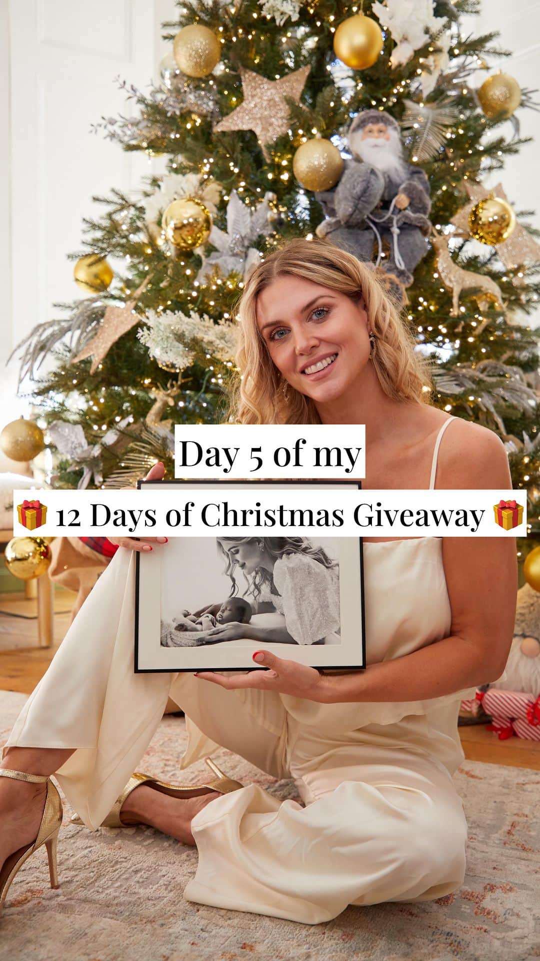 Ashley Jamesのインスタグラム：「**CLOSED** ad ADVENT GIVEAWAY DAY 5: win a personalised glitter print from @theglitterstore 🤶🏼❤️  Today I wanted to highlight another small business I love, and give you guys the chance to win a beautiful framed glitter print for your own home or as a gift to someone else!   I buy these as gifts for friends’ weddings and they are always such a hit but I’m absolutely obsessed with my newborn photoshoot one.  You can choose the picture of your choice, and you will win a handmade personalised A4 glitter print and a silver frame!  So to win: ✨must be following me and @theglitterstore  ✨ LIKE and COMMENT why you’d love to win and TAG A FRIEND you think would also love to win* ✨You can comment as many times as you like - the winner will be selected by random generator, so the more you comment the more chance of winning! ✨I will announce the winner in 48 hours, announcing on stories and messaging privately asking for your address - and I will do so on this account only. I won’t be asking for bank details so please don’t reply to any fake account if anyone reaches out other than my page.  ✨ Must be UK based  ✨ The winner must send over their chosen picture by the 11th, to receive their frame in time for Christmas  ✨ Those who dedicate their time being horrible about me and others on gossip websites need not apply. 🤪  The winner will be picked at midday on the 7th December.   So merry Christmas, thank you, and good luck! ❤️✨」