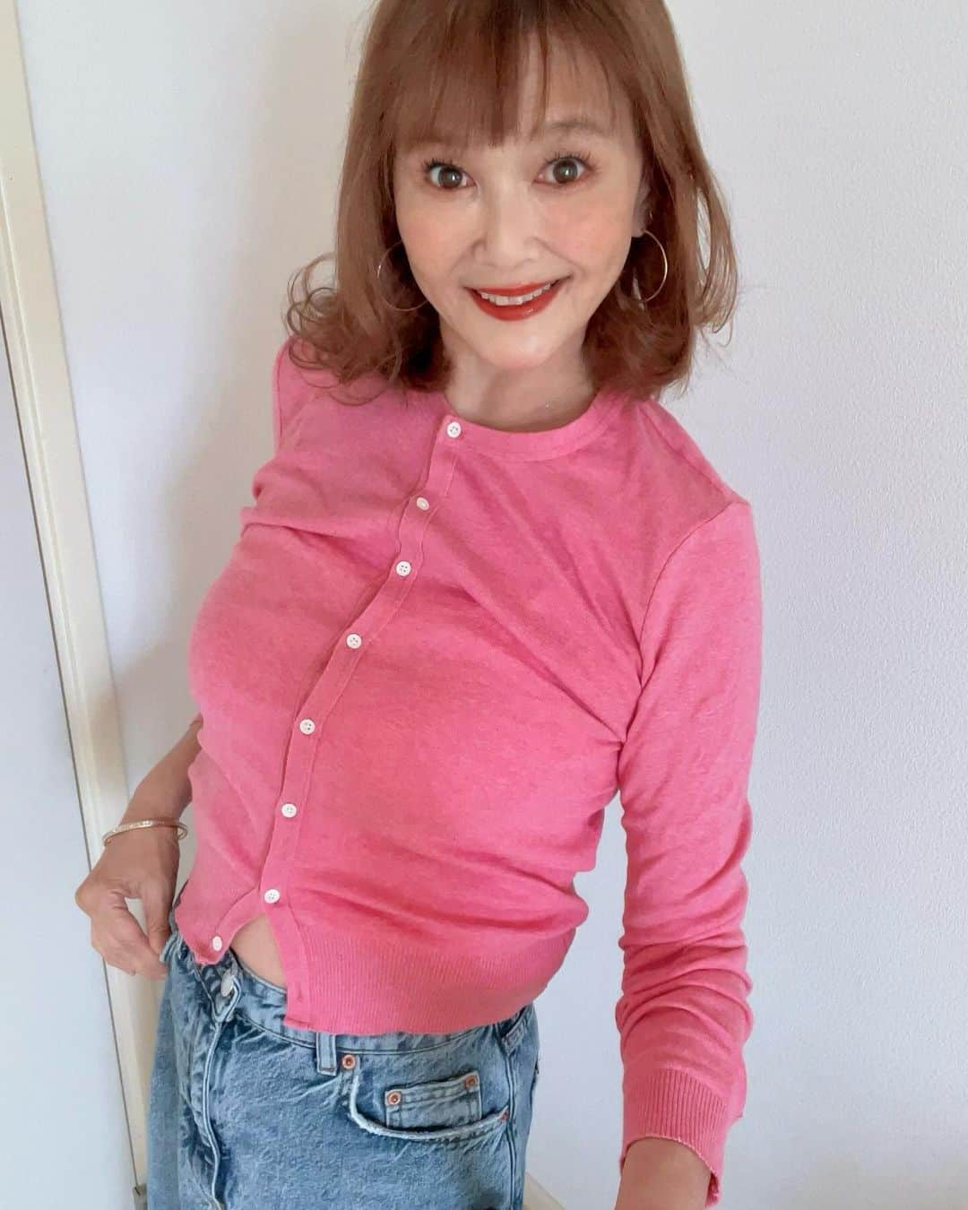 高見恭子さんのインスタグラム写真 - (高見恭子Instagram)「あなただけのカラーあなただけの咲きかたであなたの花、咲かせよう。  #fashion#fashionphoto  #lovefashion #fashionstyle  #pink #denimskirt  #denimlove  #lifeisbeautiful」12月5日 18時03分 - takami_kyoko