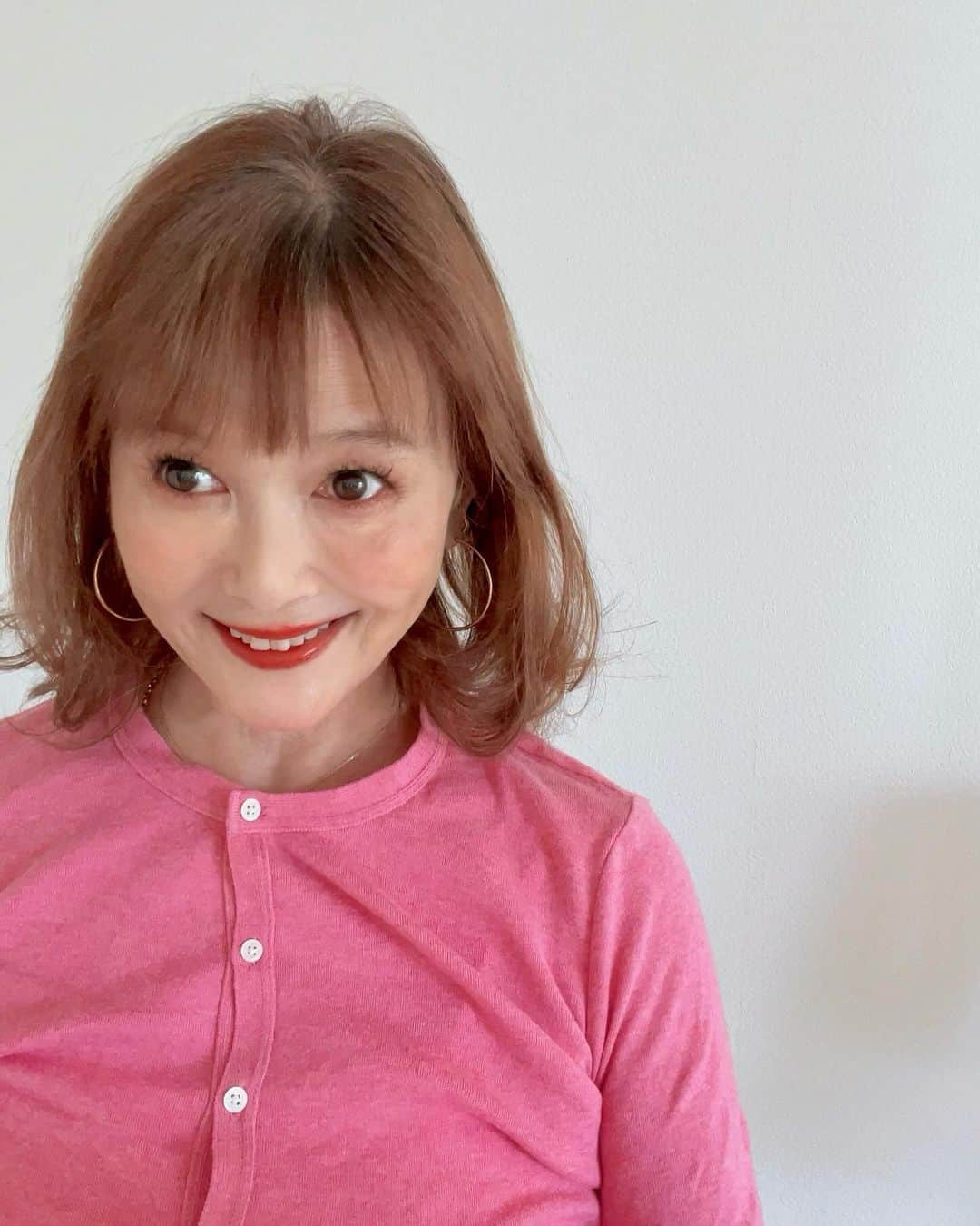 高見恭子さんのインスタグラム写真 - (高見恭子Instagram)「あなただけのカラーあなただけの咲きかたであなたの花、咲かせよう。  #fashion#fashionphoto  #lovefashion #fashionstyle  #pink #denimskirt  #denimlove  #lifeisbeautiful」12月5日 18時03分 - takami_kyoko