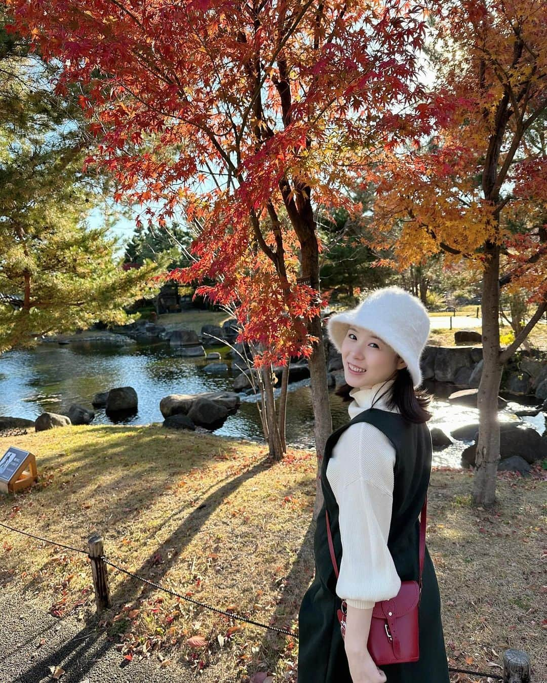 田中碧さんのインスタグラム写真 - (田中碧Instagram)「【🍁】 ⁡ 晴れた日のお散歩♪ 目的は、インドカレー💕笑 ⁡ ⁡ #紅葉 #紅葉狩り #紅葉スポット #紅葉シーズン #紅葉🍁 #お散歩 #バケハ #アナウンサー #田中碧 #🍁」12月6日 17時25分 - aoi.tanaka.0523