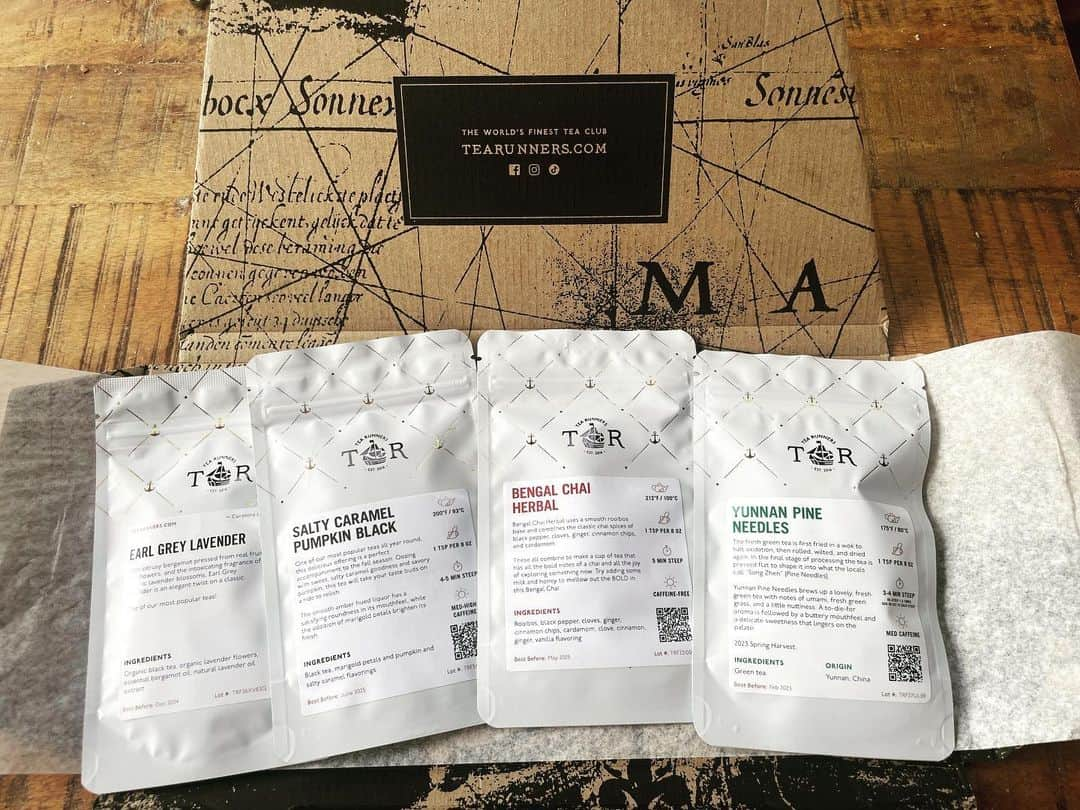 リチャード・ハーモンのインスタグラム：「My beautiful friends @jewelstaite and @charlieritchie sent me all this beautiful tea from their company @tearunners! If you love tea or love others that love tea and also love you and or tea in any order that pleases you. Get on this.」