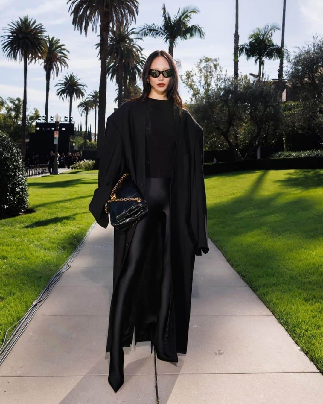 パク ・スジュのインスタグラム：「@balenciaga angel Prefall 2024 in Los Angeles 🖤」