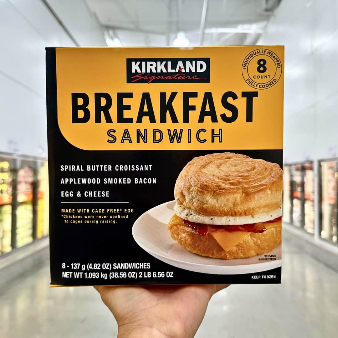 Costcoのインスタグラム：「Rise and shine with the new Kirkland Signature™ Breakfast Sandwich! 🥐🥓🥚🧀」