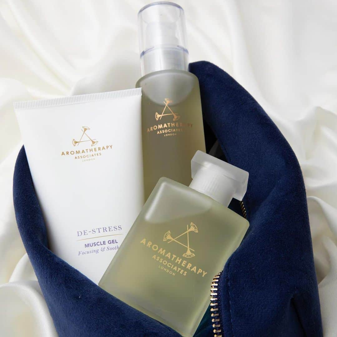 アロマセラピーアソシエイツのインスタグラム：「Feeling the stress of the festivities creeping up? Pick up our De-Stress & Calm Gift Set ✨ Three full-size products all from our De-Stress range to help your mind and muscles wind down 💙  #AromatherapyAssociates #Destress #Christmas #WellnessWonders #gifting #essentialoils #aromatherapy」