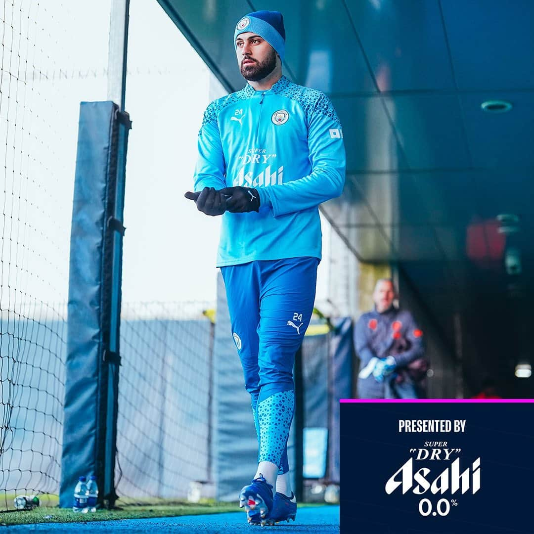 マンチェスター・シティFCのインスタグラム：「Villa Park awaits! 🫡  🤝 @asahisuperdry」