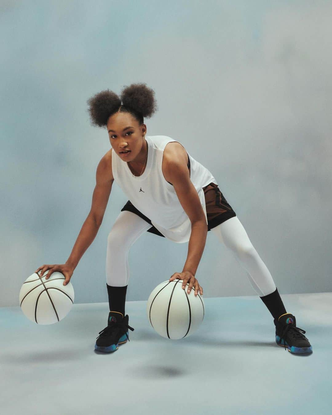 Jordanのインスタグラム：「Dress to defy limits.  Engineered for equal parts performance and style, the Sport collection pays homage to classic Jumpman off-court looks with modern detailing and materials.  Tap to shop.」