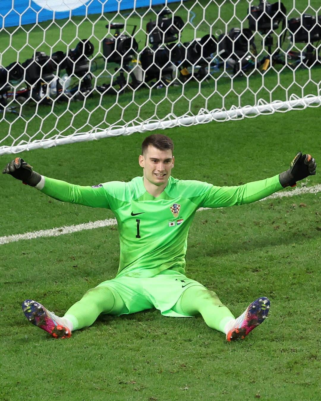 FIFAワールドカップさんのインスタグラム写真 - (FIFAワールドカップInstagram)「🧤Livakovic 🧤Subasic 🧤Ricardo  The only goalkeepers to make three saves in a single #FIFAWorldCup penalty shootout.  #OTD #Qatar2022」12月6日 4時22分 - fifaworldcup