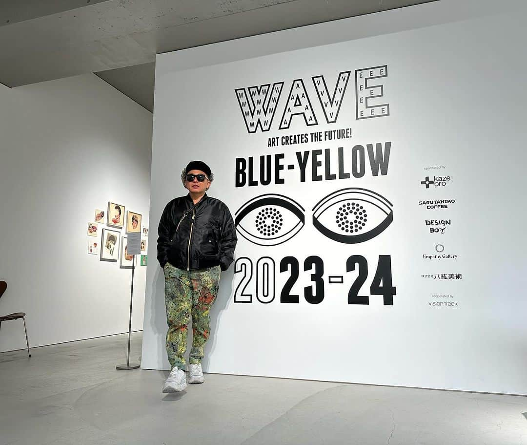 冨沢ノボルさんのインスタグラム写真 - (冨沢ノボルInstagram)「素晴らしかった‼️ 皆様是非‼️‼️‼️  @wave_exhibition  @hiro_sugiyama_enlightenment   #Repost @wave_exhibition with @use.repost ・・・ ・ Repost @lurf_museum   『WAVE 2023-24』  前期 WAVE BLUE 2023年12月2日(土)～2024年1月8日(月) ※12月31日(日)～1月4日(木) 休館 後期 WAVE YELLOW 2024年1月13日(土)～2月5日(月)  ※1Fカフェスペース展示は入場無料 . . アート、グラフィックアートの領域を超えた大型展示として2018年より開催のWAVE 展。2021～2023年にはロサンゼルス、サンパウロ、ロンドンへも巡回、各地5万人を超える記録的来場数を得て日本のアートシーンの現況と独創性を伝えるに至りました。 国内での第6回を迎える本展『WAVE 2023-24』では会場を代官山ルーフミュージアムに移し、永井 博、友沢こたお、浅野忠信、長場 雄、ヒロ杉山、TOWA TEI、空山 基、田名網敬一など内外で知られる注目の37人を<前期 WAVE BLUE>として約1ヶ月間にわたり展示します。その他、本展に合わせて制作したWAVE2023-24 × Lurf MUSEUMオリジナルTシャツを発売。店頭・オンラインストアにて販売いたします。この機会に是非お越しください。 . .  【Artists】  ● 前期 2023 12/2(sat) - 2024 1/8(mon)  WAVE BLUE (2F) 秋元 机　ARKIV VILMANSA(R)　浅野忠信　荒井良二　石浦 克　伊藤桂司　今関絵美　牛木匡憲 後 智仁　宇野亞喜良　榎本マリコ　河村康輔　北島麻里子　笹部紀成　SARUME スガミカ　空山 基 Tat Ito 田名網敬一　田中麻記子　谷田一郎　Chocomoo 都築まゆ美　手島 領　寺田克也 TOKIDOKI TOWA TEI 友沢こたお　NAIJEL GRAPH 永井 博　長場 雄　平井 豊　ヒロ杉山　山口はるみ  SESSION BLUE (1F) SUMIRE 高橋キンタロー　ミヤギユカリ . . ● 後期 2024 1/13(sat) - 2/5(mon)  WAVE YELLOW (2F) 青山 夢　岩間有希　植田 工　小川 泰　角田麻有　片寄優斗　加藤崇亮　坂口隼人　張霆　Terry Johnson 中島友太　抜水摩耶　HAMADARAKA 樋口裕政　本田 誠　前田 裕　ruteN  SESSION YELLOW (1F) 網中いづる　川元陽子　田辺ヒロシ . . .  【WAVE 2023-24 概要】  会期｜前期 WAVE BLUE 2023年12月2日(土)～2024年1月8日(月) ※12月31日(日)～1月4日(木) 休館 後期 WAVE YELLOW 2024年1月13日(土)～2月5日(月)  会場｜Lurf MUSEUM / ルーフミュージアム 1F・2F 時間｜11：00 - 19：00 住所｜150-0033 東京都渋谷区猿楽町28-13 Roob1 料金｜￥1,000 (WAVE BLUE と WAVE YELLOW の共有チケット / 学生￥500) 　　　￥700(WAVE YELLOW のみのチケット / 学生￥500) ※会期中はチケットご提示で何回でもご入場可能 　　　※高校生以下は入場無料 　　　※1Fカフェスペース展示は入場無料 内容｜アート作品の展示・販売（一部非売あり） 主催・運営｜Lurf MUSEUM 株式会社エンライトメント WAVE2023-24 実行委員会 企画・キュレーション｜高橋キンタロー ヒロ杉山  【販売詳細】 ■ 展示作品 2023年12月2日(土)11:00よりLurf MUSEUM店頭より受付開始。 ※展示には一部非売作品が含まれます。 ※作品はプレセールスの状況により展覧会会期開始前に販売が終了することがあります。 ※ウェブサイトで販売受付を行う場合はLurf MUSEUMのHPまたはSNSにてお知らせします。  【グッズ】 WAVE2023-24 × Lurf MUSEUMオリジナルTシャツを発売。 Tシャツ(14種、サイズ：S～XL展開、税込4,950円) . . 詳細は、プロフィール（@lurf_museum ）のURLより公式サイトのNEWSをご覧ください。 . . #lurfmuseum #ルーフミュージアム #個展 #展覧会 #展示会 #exhibition#museum #美術館 #ミュージアム #アート巡り #アート #art #美術 #cafe #カフェ #東京カフェ #WAVE #絵画 #高橋キンタロー #ヒロ杉山 #現代アート」12月5日 19時58分 - noboruok