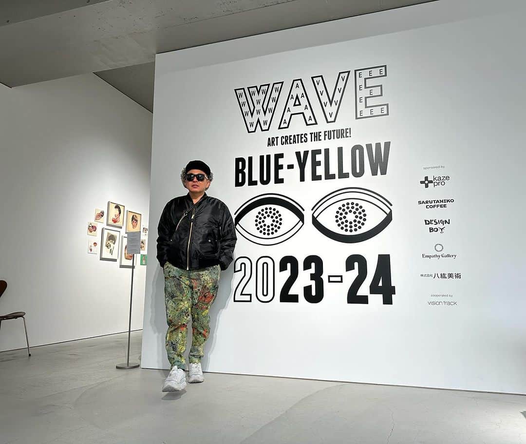 冨沢ノボルのインスタグラム：「素晴らしかった‼️ 皆様是非‼️‼️‼️  @wave_exhibition  @hiro_sugiyama_enlightenment   #Repost @wave_exhibition with @use.repost ・・・ ・ Repost @lurf_museum   『WAVE 2023-24』  前期 WAVE BLUE 2023年12月2日(土)～2024年1月8日(月) ※12月31日(日)～1月4日(木) 休館 後期 WAVE YELLOW 2024年1月13日(土)～2月5日(月)  ※1Fカフェスペース展示は入場無料 . . アート、グラフィックアートの領域を超えた大型展示として2018年より開催のWAVE 展。2021～2023年にはロサンゼルス、サンパウロ、ロンドンへも巡回、各地5万人を超える記録的来場数を得て日本のアートシーンの現況と独創性を伝えるに至りました。 国内での第6回を迎える本展『WAVE 2023-24』では会場を代官山ルーフミュージアムに移し、永井 博、友沢こたお、浅野忠信、長場 雄、ヒロ杉山、TOWA TEI、空山 基、田名網敬一など内外で知られる注目の37人を<前期 WAVE BLUE>として約1ヶ月間にわたり展示します。その他、本展に合わせて制作したWAVE2023-24 × Lurf MUSEUMオリジナルTシャツを発売。店頭・オンラインストアにて販売いたします。この機会に是非お越しください。 . .  【Artists】  ● 前期 2023 12/2(sat) - 2024 1/8(mon)  WAVE BLUE (2F) 秋元 机　ARKIV VILMANSA(R)　浅野忠信　荒井良二　石浦 克　伊藤桂司　今関絵美　牛木匡憲 後 智仁　宇野亞喜良　榎本マリコ　河村康輔　北島麻里子　笹部紀成　SARUME スガミカ　空山 基 Tat Ito 田名網敬一　田中麻記子　谷田一郎　Chocomoo 都築まゆ美　手島 領　寺田克也 TOKIDOKI TOWA TEI 友沢こたお　NAIJEL GRAPH 永井 博　長場 雄　平井 豊　ヒロ杉山　山口はるみ  SESSION BLUE (1F) SUMIRE 高橋キンタロー　ミヤギユカリ . . ● 後期 2024 1/13(sat) - 2/5(mon)  WAVE YELLOW (2F) 青山 夢　岩間有希　植田 工　小川 泰　角田麻有　片寄優斗　加藤崇亮　坂口隼人　張霆　Terry Johnson 中島友太　抜水摩耶　HAMADARAKA 樋口裕政　本田 誠　前田 裕　ruteN  SESSION YELLOW (1F) 網中いづる　川元陽子　田辺ヒロシ . . .  【WAVE 2023-24 概要】  会期｜前期 WAVE BLUE 2023年12月2日(土)～2024年1月8日(月) ※12月31日(日)～1月4日(木) 休館 後期 WAVE YELLOW 2024年1月13日(土)～2月5日(月)  会場｜Lurf MUSEUM / ルーフミュージアム 1F・2F 時間｜11：00 - 19：00 住所｜150-0033 東京都渋谷区猿楽町28-13 Roob1 料金｜￥1,000 (WAVE BLUE と WAVE YELLOW の共有チケット / 学生￥500) 　　　￥700(WAVE YELLOW のみのチケット / 学生￥500) ※会期中はチケットご提示で何回でもご入場可能 　　　※高校生以下は入場無料 　　　※1Fカフェスペース展示は入場無料 内容｜アート作品の展示・販売（一部非売あり） 主催・運営｜Lurf MUSEUM 株式会社エンライトメント WAVE2023-24 実行委員会 企画・キュレーション｜高橋キンタロー ヒロ杉山  【販売詳細】 ■ 展示作品 2023年12月2日(土)11:00よりLurf MUSEUM店頭より受付開始。 ※展示には一部非売作品が含まれます。 ※作品はプレセールスの状況により展覧会会期開始前に販売が終了することがあります。 ※ウェブサイトで販売受付を行う場合はLurf MUSEUMのHPまたはSNSにてお知らせします。  【グッズ】 WAVE2023-24 × Lurf MUSEUMオリジナルTシャツを発売。 Tシャツ(14種、サイズ：S～XL展開、税込4,950円) . . 詳細は、プロフィール（@lurf_museum ）のURLより公式サイトのNEWSをご覧ください。 . . #lurfmuseum #ルーフミュージアム #個展 #展覧会 #展示会 #exhibition#museum #美術館 #ミュージアム #アート巡り #アート #art #美術 #cafe #カフェ #東京カフェ #WAVE #絵画 #高橋キンタロー #ヒロ杉山 #現代アート」