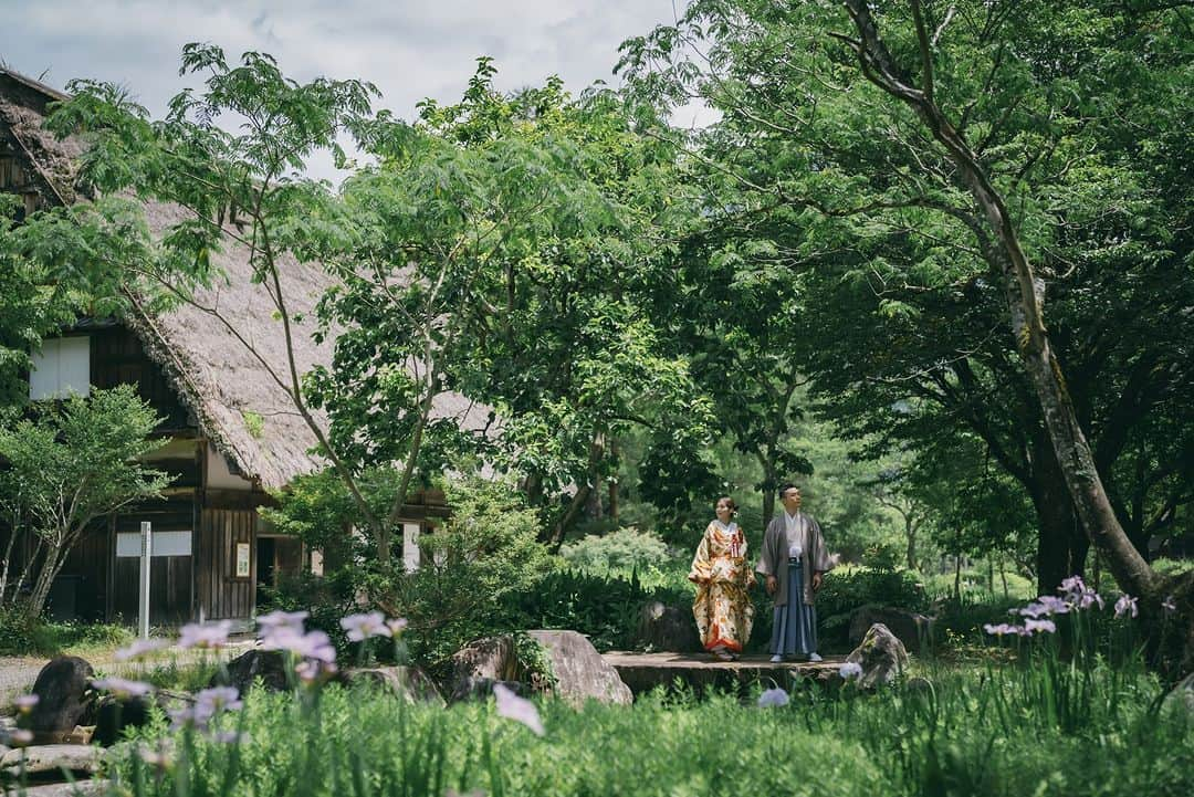 ラヴィ•ファクトリーさんのインスタグラム写真 - (ラヴィ•ファクトリーInstagram)「. Wherever you love, with loved one. Every single photo connects us to many lives.  —————— @nagoya_laviephotography  Photographer: @taiheifoto  AREA:JAPAN,NAGOYA #ラヴィファクトリー名古屋 #名古屋  #白川郷 #城山館 ——————  @laviefactory #laviefactory #ラヴィファクトリー   家族写真>>> @laviecouleur_official  . #wedding #weddingphotography  #結婚写真 #ウェディング #ウェディングフォト #ロケーションフォト #前撮り #フォトウェディング」12月5日 19時59分 - laviefactory