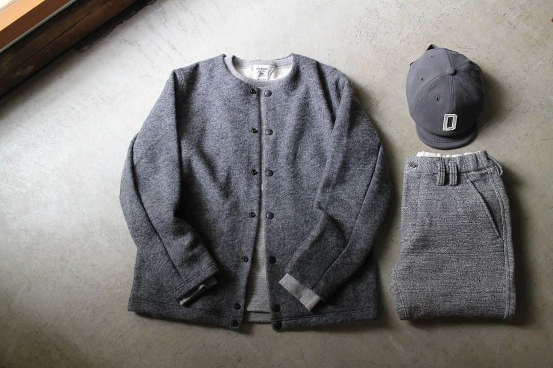 Jackmanのインスタグラム：「▽ FW23 WOOL COLLARLESS JACKET JM8278 70%WOOL 30%POLYESTER ￥24,200 Color:30Heather Gray  2年目の ウールカラーレスジャケット 新しいお色ヘザーグレー 着合わせしやすいお色です  Baseballがない 冬でも 襟元に少し Baseballへの愛情を」