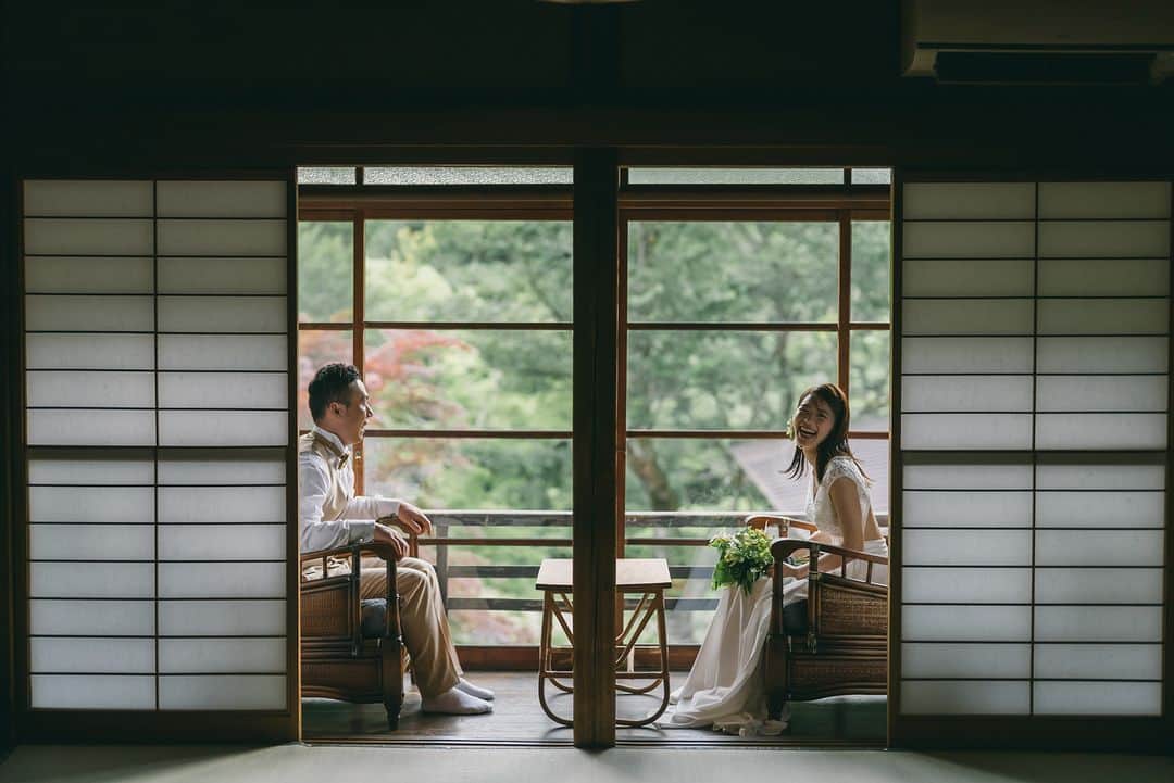 ラヴィ•ファクトリーさんのインスタグラム写真 - (ラヴィ•ファクトリーInstagram)「. Wherever you love, with loved one. Every single photo connects us to many lives.  —————— @nagoya_laviephotography  Photographer: @taiheifoto  AREA:JAPAN,NAGOYA #ラヴィファクトリー名古屋 #名古屋  #白川郷 #城山館 ——————  @laviefactory #laviefactory #ラヴィファクトリー   家族写真>>> @laviecouleur_official  . #wedding #weddingphotography  #結婚写真 #ウェディング #ウェディングフォト #ロケーションフォト #前撮り #フォトウェディング」12月5日 20時02分 - laviefactory
