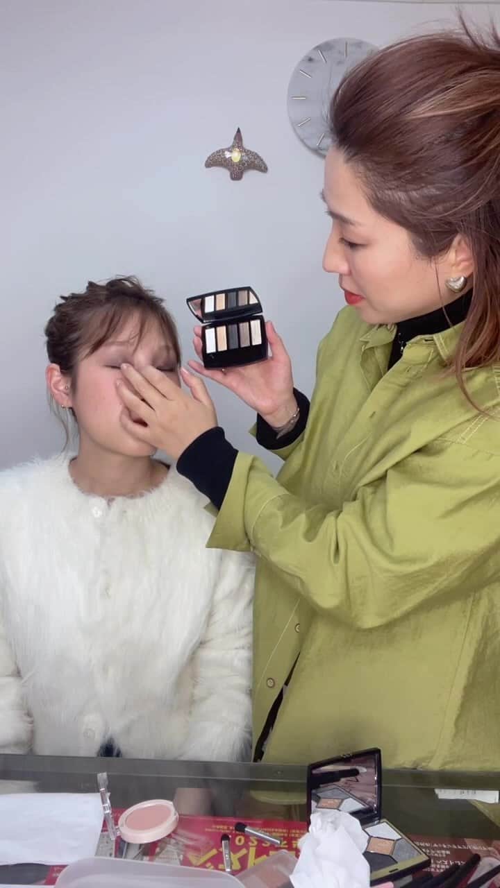長井かおりのインスタグラム：「定期ライブ♡  ・新大久保購入品開封 ナイロンチップ＆ポンポンチーク  ・ブラックシャドウ使いこなし モデル森田ちゃん」