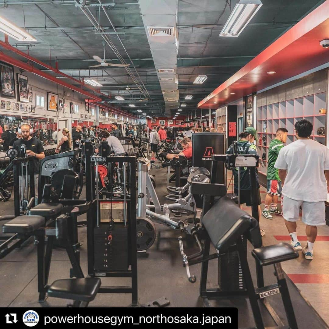 YumeFitさんのインスタグラム写真 - (YumeFitInstagram)「. . @powerhousegym_northosaka.japan のこだわりのマシン選定について。  IFBB PROとして海外の試合に行く事が多く、必ず色んなジムへ行ってジム運営の勉強をするように心掛けています。  2023年の5月、NEW YORKの地元の方々にお聞きして評判の良いジムや有名なジムに行かせて頂く機会がありました。  そこで私の体に1番合ったのがMAX PUMPというマシンメーカーでした。 凄く精度が高く、今までに無い強烈な刺激を体感することが出来ました。  現在のところ日本ではほとんど取扱いをしているジムは無く、皆様に使って頂くことがとても待ち遠しく楽しみです😊  #パワーハウスジムノース大阪 #パワーハウスジム大阪 #パワーハウスジム #powerhousegymnorthosakajapan  #powerhousegymosakajapan  #powerhousegym . #Repost @powerhousegym_northosaka.japan with @use.repost」12月5日 20時07分 - yume_ifbbpro