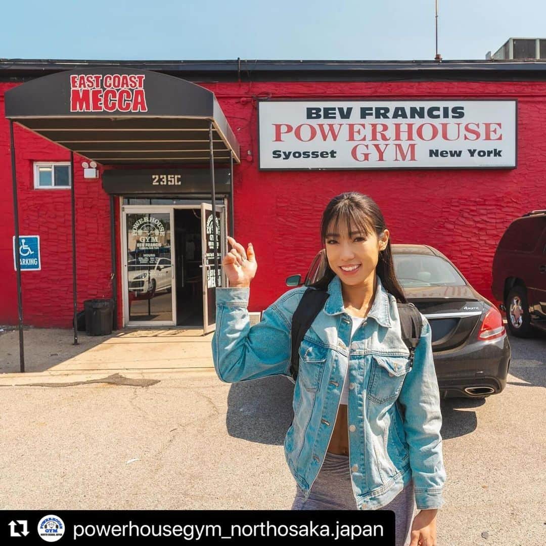 YumeFitさんのインスタグラム写真 - (YumeFitInstagram)「. . @powerhousegym_northosaka.japan のこだわりのマシン選定について。  IFBB PROとして海外の試合に行く事が多く、必ず色んなジムへ行ってジム運営の勉強をするように心掛けています。  2023年の5月、NEW YORKの地元の方々にお聞きして評判の良いジムや有名なジムに行かせて頂く機会がありました。  そこで私の体に1番合ったのがMAX PUMPというマシンメーカーでした。 凄く精度が高く、今までに無い強烈な刺激を体感することが出来ました。  現在のところ日本ではほとんど取扱いをしているジムは無く、皆様に使って頂くことがとても待ち遠しく楽しみです😊  #パワーハウスジムノース大阪 #パワーハウスジム大阪 #パワーハウスジム #powerhousegymnorthosakajapan  #powerhousegymosakajapan  #powerhousegym . #Repost @powerhousegym_northosaka.japan with @use.repost」12月5日 20時07分 - yume_ifbbpro