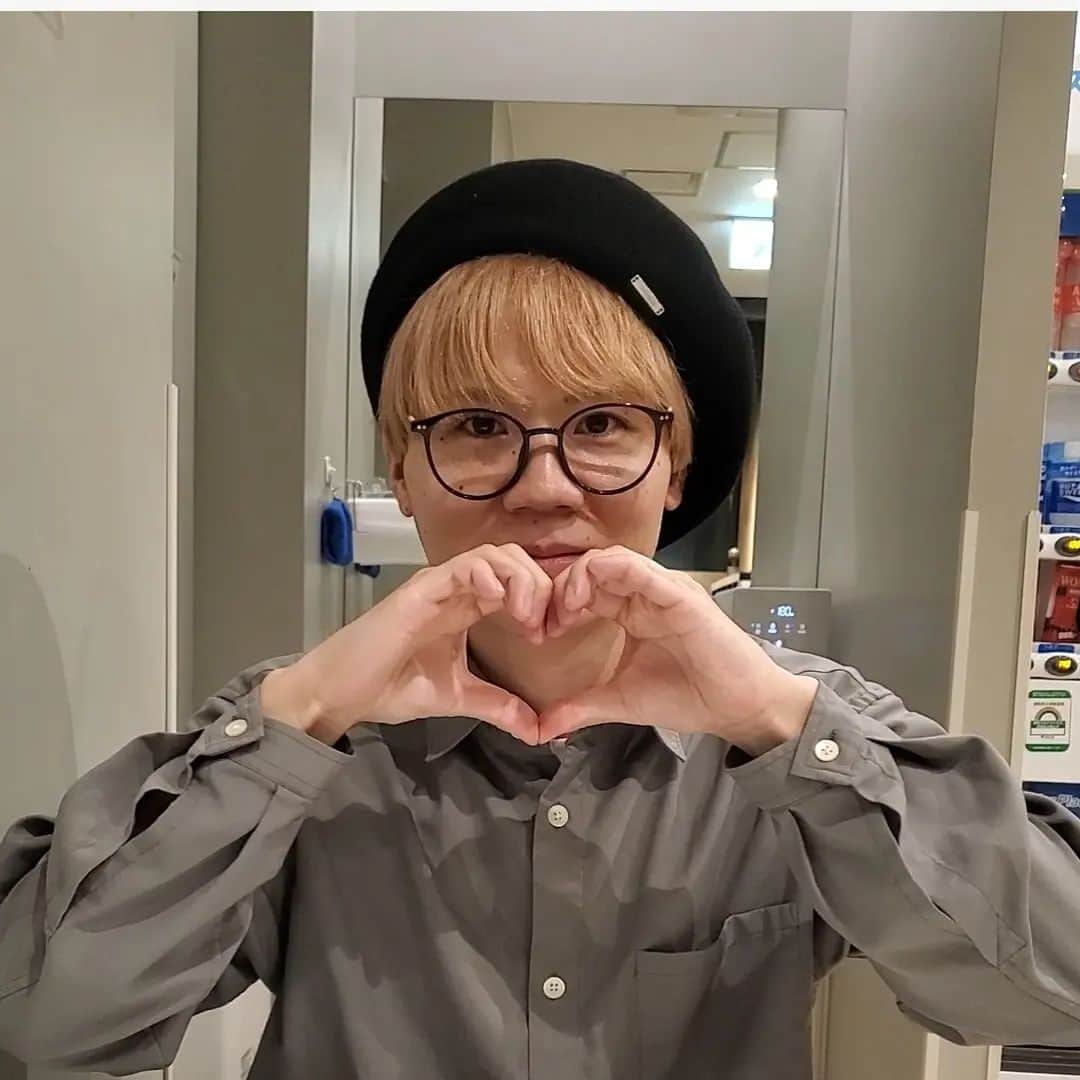 山口いく（アントワネット）さんのインスタグラム写真 - (山口いく（アントワネット）Instagram)「髪色育ってきた😊  2枚目は アパレル系 美容界隈 と 嘘ついてKAZU(26) としてマッチングアプリ登録するとき用の写真♡」12月5日 20時10分 - iku_ikuta