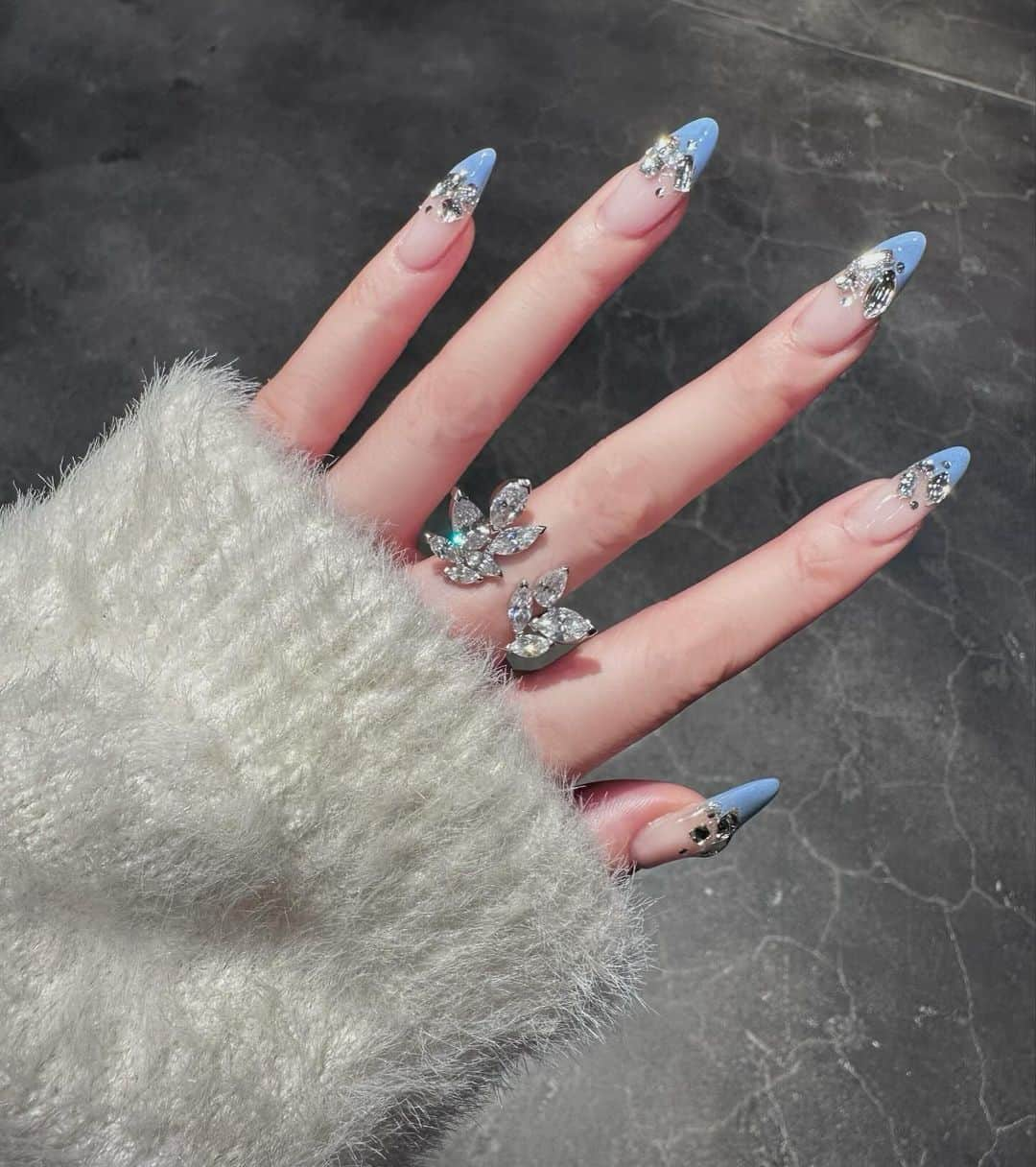 下津明日香のインスタグラム：「nail🗽💎💙🦋 @lapis_manami」