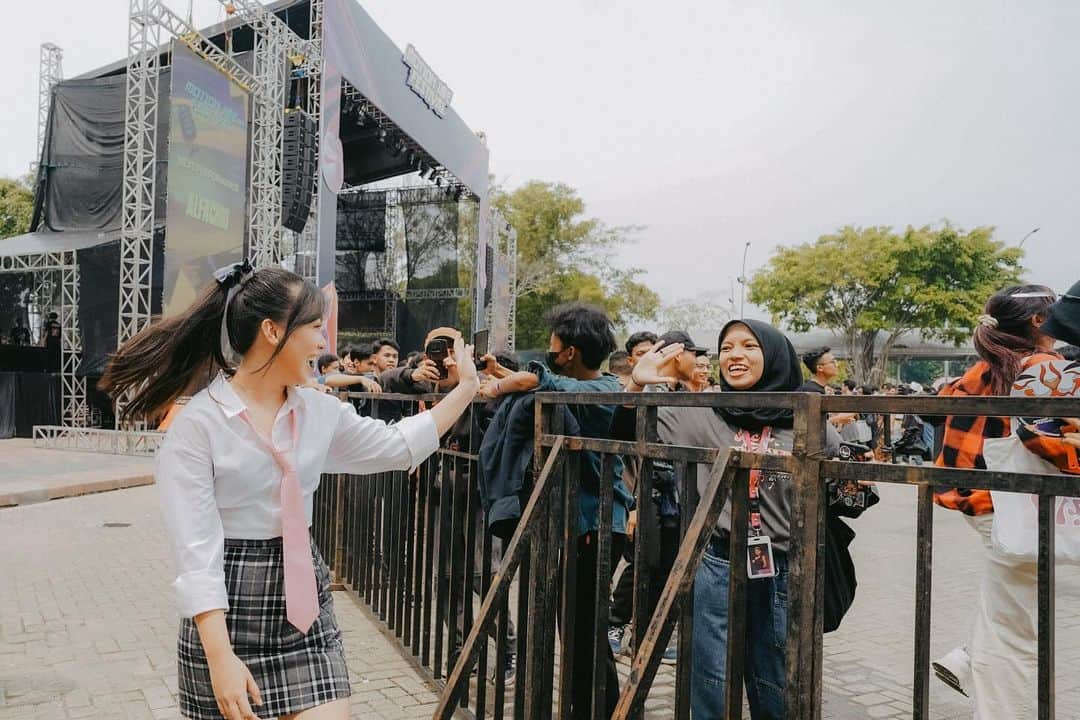 ナディラ・シンディ・ワンタリさんのインスタグラム写真 - (ナディラ・シンディ・ワンタリInstagram)「apa yang lebih menyenangkan dari berkarya bersama teman-teman sendiri?   captured by @the.1993   #typicals #motionimefest」12月5日 20時13分 - nadilawantari23