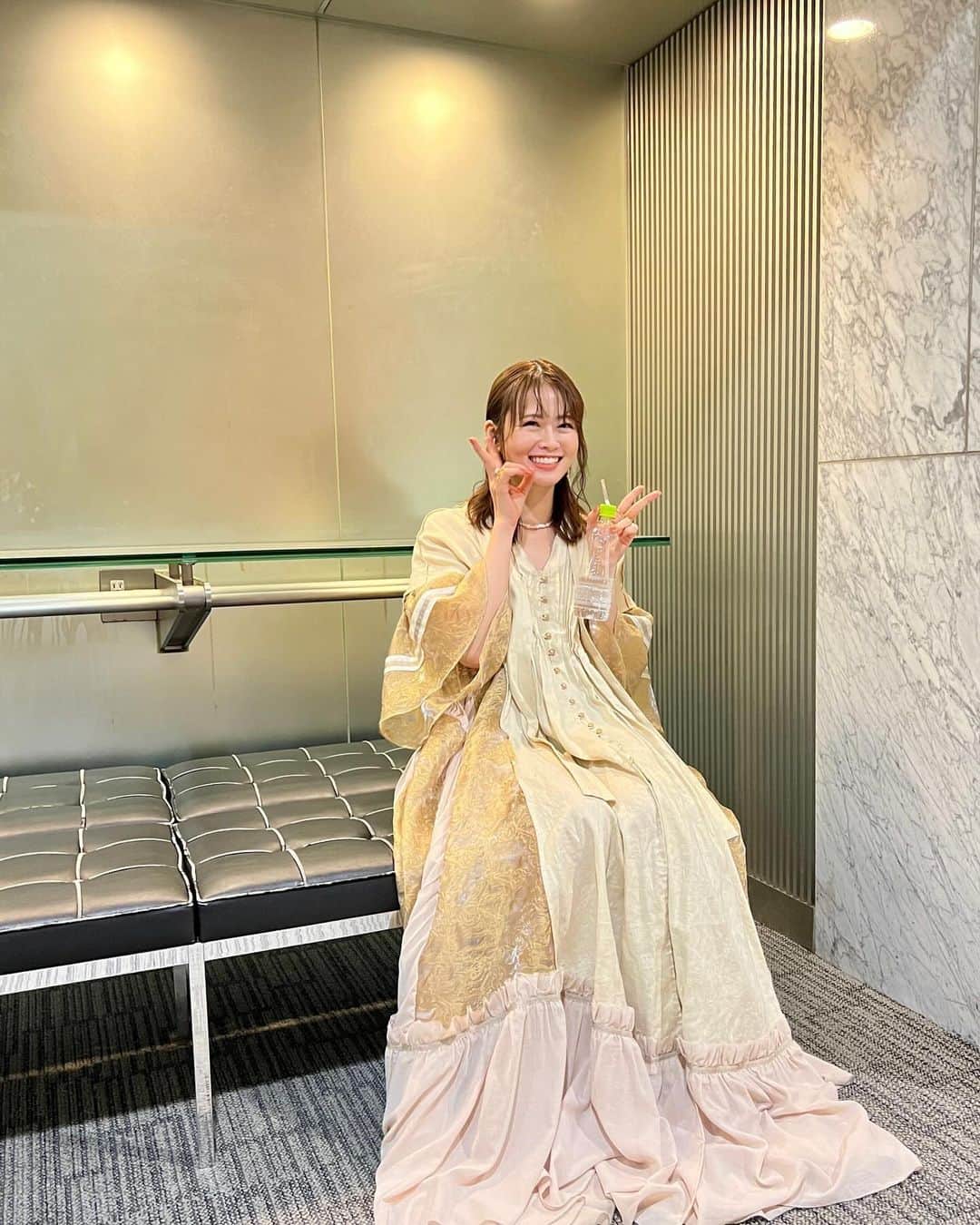 山崎怜奈さんのインスタグラム写真 - (山崎怜奈Instagram)「・ 12月2日(土) 「山崎怜奈感謝祭2023」  第1部・第2部 お越しくださったファンの皆様ありがとうございました！  日頃から応援してくださっている皆さんと 年の瀬に素敵な時間を過ごすことができて幸せでした😶💛 こちらは2部の衣装。1部の写真も後日載せますね🎄  開催を記念したグッズやフォトスペースでの写真を ファンの皆さんがSNSで投稿してくださっているのも すごく嬉しいです。こっそり検索して見に行ってます。  今回のイベントを支えてくださったスタッフの皆様も 本当にありがとうございました。お疲れ様でした！！  #山崎怜奈感謝祭2023」12月5日 20時26分 - rena_yamazaki.official