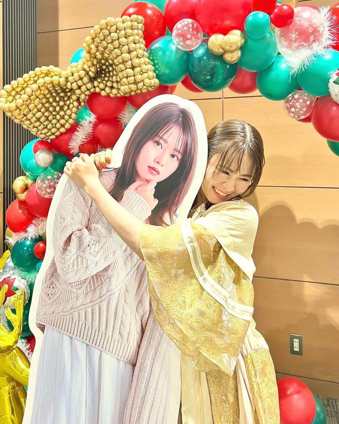 山崎怜奈さんのインスタグラム写真 - (山崎怜奈Instagram)「・ 12月2日(土) 「山崎怜奈感謝祭2023」  第1部・第2部 お越しくださったファンの皆様ありがとうございました！  日頃から応援してくださっている皆さんと 年の瀬に素敵な時間を過ごすことができて幸せでした😶💛 こちらは2部の衣装。1部の写真も後日載せますね🎄  開催を記念したグッズやフォトスペースでの写真を ファンの皆さんがSNSで投稿してくださっているのも すごく嬉しいです。こっそり検索して見に行ってます。  今回のイベントを支えてくださったスタッフの皆様も 本当にありがとうございました。お疲れ様でした！！  #山崎怜奈感謝祭2023」12月5日 20時26分 - rena_yamazaki.official