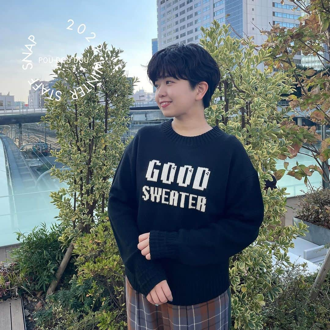 POUDOUDOUofficialのインスタグラム：「. STAFF SNAP！  レトロな8bit風の"GOOD SWEATER"のロゴを入れた遊び心のあるセーター。   ウール混の素朴なタッチの糸で編み立てており、 ロゴのテイストとの相反した雰囲気が キャッチーなニットです。   ゆとりのあるシルエットに程よい丈感で どんなボトムとも相性◎  ---------------------------------------- ✓GOOD SWEATERロゴジャガードニット color：IVORY/BLACK/GRAY ----------------------------------------    ■staff なかむら(154cm)  @pdd_nkmr  新宿ミロード店   ■staff おさだ(160cm)  @pdd_o_chan160  新宿ミロード店    #poudoudou #プードゥドゥ #pdd23 #coo_online #staffsnap #winterコーデ #knitコーデ」