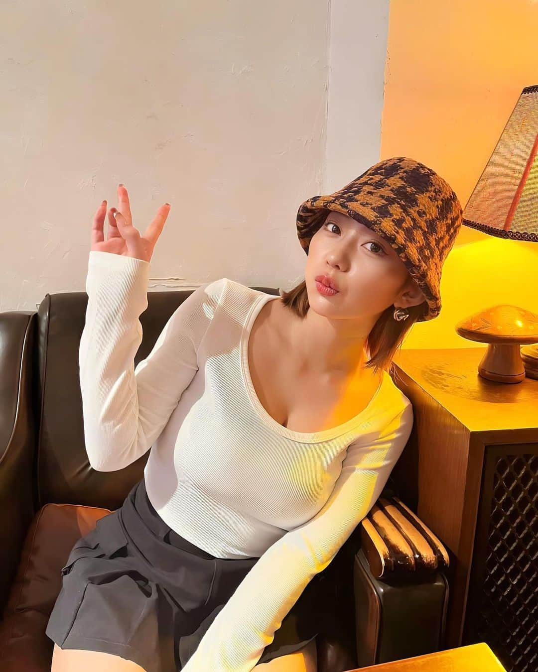 りーちゃんさんのインスタグラム写真 - (りーちゃんInstagram)「可愛い帽子と可愛いカフェ見つけました☕️  何食べたか忘れちゃったねー！  #カフェ巡り」12月5日 20時44分 - ri__mopi_7