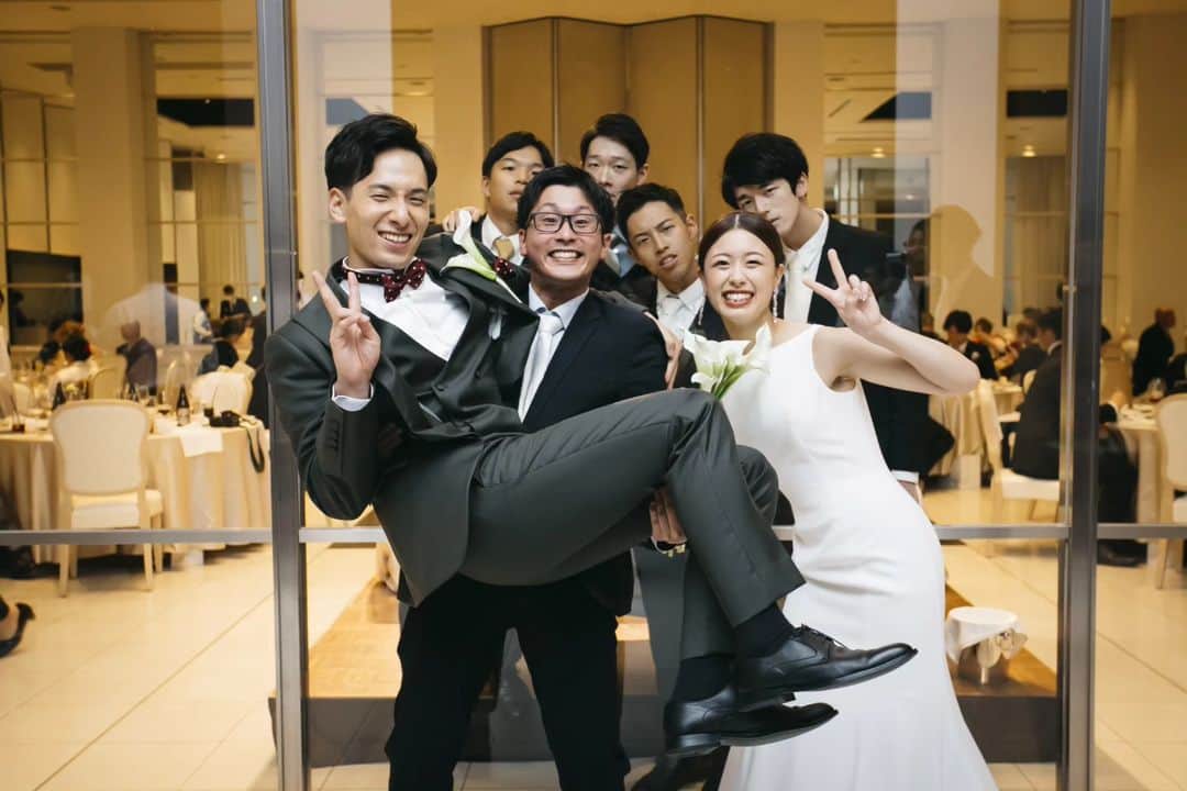 迎賓館さんのインスタグラム写真 - (迎賓館Instagram)「@geihinkan1970  ゲストの皆さまと過ごす その自然なおふたりの姿が 最高に素敵です✨  ✼••┈┈┈┈┈┈┈┈┈┈┈┈┈┈┈┈┈┈••✼   1日2組限定の贅沢✨ 大阪万博で世界中の国賓をもてなした本物の迎賓館  都心から少し足を延ばすと 8万坪の緑が広がる圧倒的な開放感𓂃｡:*  四季折々の美食をお贈りします𓍯  ご試食つきブライダルフェアのご予約は DMからも承っております◎  ✼••┈┈┈┈┈┈┈┈┈┈┈┈┈┈┈┈┈┈••✼  #最高のおもてなしの舞台 #迎賓館 #ghk花嫁 #結婚式 #wedding #ウェディング #ガーデンパーティー #letter #新婦手紙 #プレ花嫁 #結婚式準備」12月5日 20時48分 - geihinkan1970