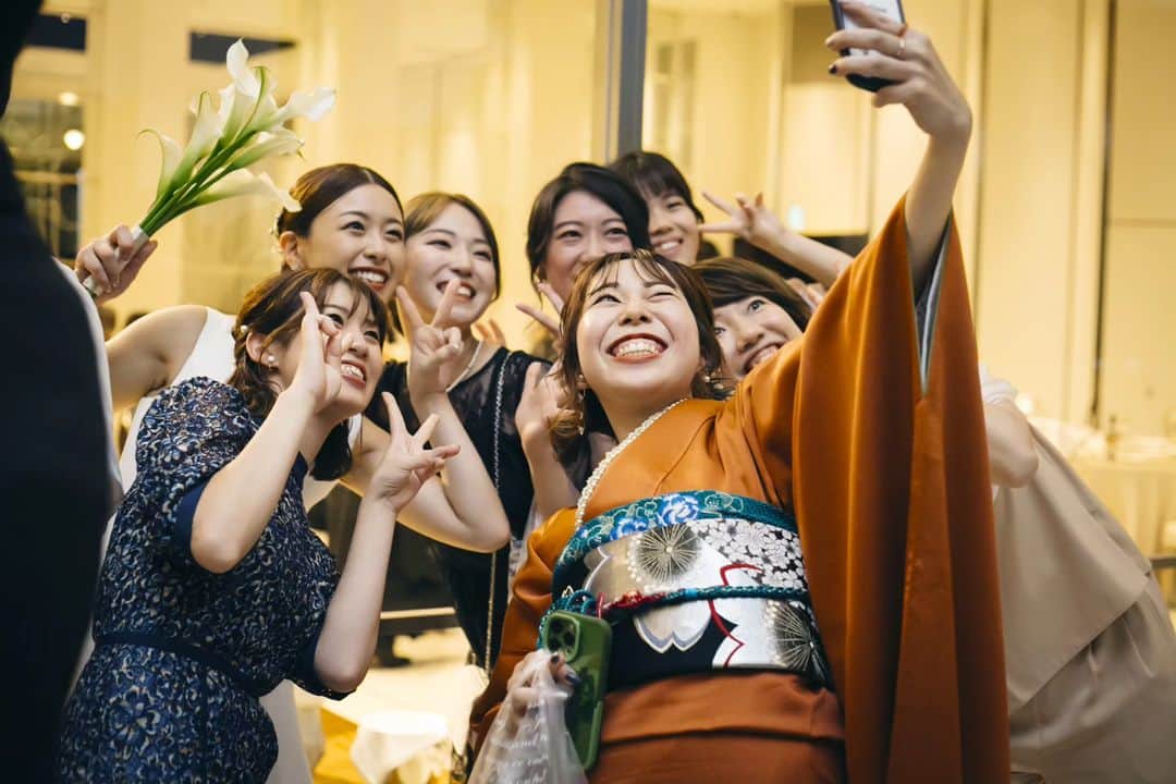 迎賓館さんのインスタグラム写真 - (迎賓館Instagram)「@geihinkan1970  ゲストの皆さまと過ごす その自然なおふたりの姿が 最高に素敵です✨  ✼••┈┈┈┈┈┈┈┈┈┈┈┈┈┈┈┈┈┈••✼   1日2組限定の贅沢✨ 大阪万博で世界中の国賓をもてなした本物の迎賓館  都心から少し足を延ばすと 8万坪の緑が広がる圧倒的な開放感𓂃｡:*  四季折々の美食をお贈りします𓍯  ご試食つきブライダルフェアのご予約は DMからも承っております◎  ✼••┈┈┈┈┈┈┈┈┈┈┈┈┈┈┈┈┈┈••✼  #最高のおもてなしの舞台 #迎賓館 #ghk花嫁 #結婚式 #wedding #ウェディング #ガーデンパーティー #letter #新婦手紙 #プレ花嫁 #結婚式準備」12月5日 20時48分 - geihinkan1970