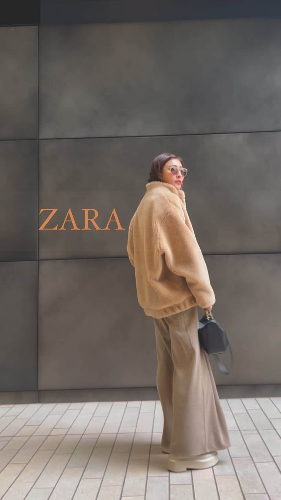 Ayaのインスタグラム：「@zara のフェイクボアの2LOOK モコモコ可愛くてあったかい❗️ 🐕散歩行く時に毎日羽織るつもり。 かなりオーバーサイズにしたくてMLサイズにしました ✍️4360/243 フェイクボアボンバージャケット 合わせたニットワンピ 発売から何回も再販している　@un_number.official  GIGI2wayニットワンピース　12/8 21:00〜  자라 보아 자켓이 너무 따뜻해!  ZARA's boa jacket is warm! I chose the largest size  #ボアコート#ボアジャケット#ボンバージャケット #ニットワンピース#前後2way #unnumber」