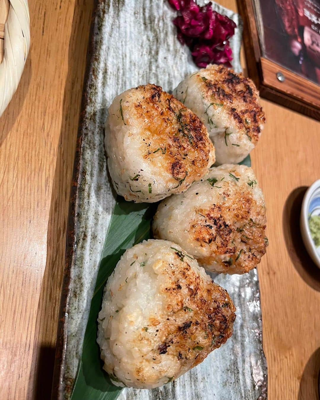 小林悠さんのインスタグラム写真 - (小林悠Instagram)「仲間  いつものこのメンバーでご飯に行ってきました😋  この2人に会った週に必ずゴール決めるので、こちらからお願いして今週も一緒に食事していただきました。笑  天皇杯に向けて最高の準備をします👍」12月5日 20時49分 - kobayashiyu11