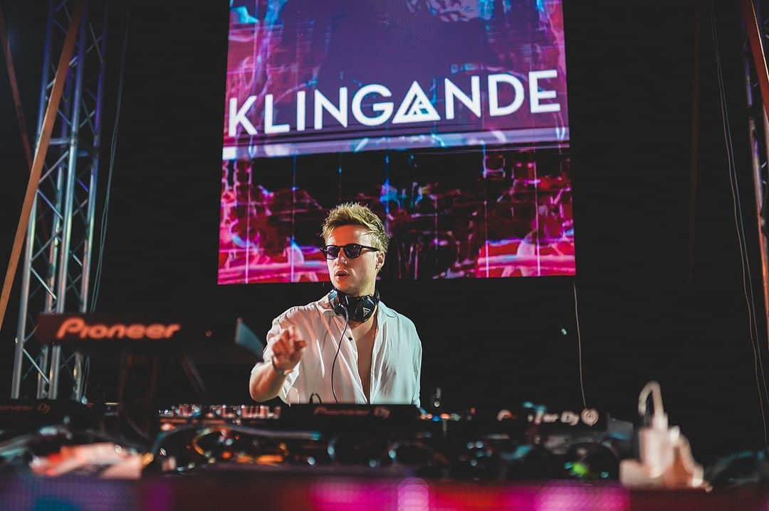 Klingandeのインスタグラム：「#throwback to those crazy summer nights @utopia__official 😮‍💨🔥   Upcoming Shows:  December 16th @serendiscofestival Sri Lanka 🇱🇰  December 29th  @tobogganfestival Canada 🇨🇦   Who will be around? 😇   #klingande #ontour #travel #dj #canada #ontour #srilanka #gig #music #housemusic #techhouse」