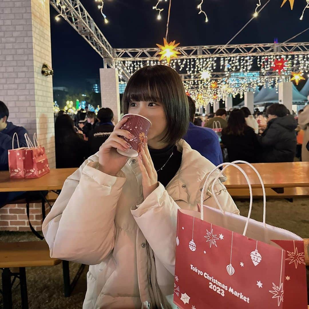 金子みゆのインスタグラム：「みんなクリスマス何するの(;_;)   #クリスマスマーケット」