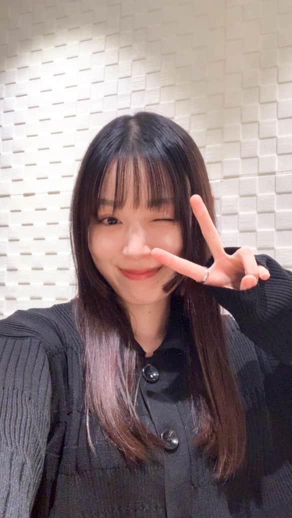 小山内花凜のインスタグラム：「インスタライブ ありがとうございました🤍 沢山お話しできて楽しかったです。 (⚠︎朝の9:00までアーカイブ残します！)  リーディングアクト「メモランダムNo.136」 12月16日　17:00〜(チェキ会) 12月19日　18:30〜(サイン会) 12月22日　18:30〜(チェキ会) 📍紀伊國屋ホールにて  ぜひこちらもお待ちしています！」
