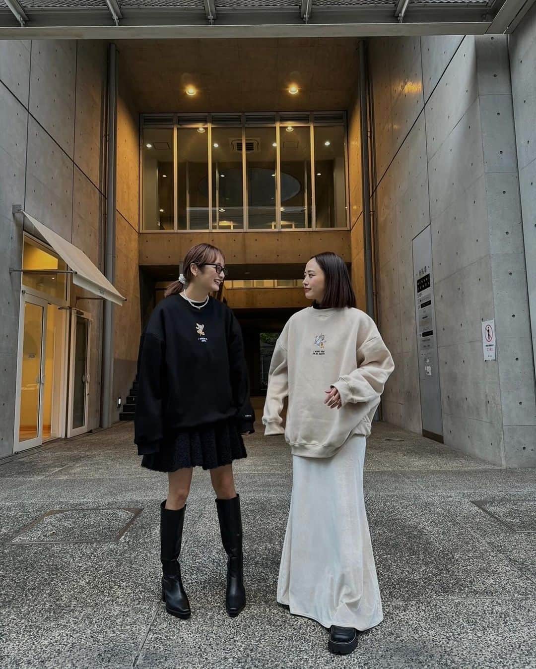 三方美穂のインスタグラム：「先週末は @amail_official  大阪popupで、 AMAILチーム皆んなが大阪に☺️ 先に会場について皆んなが来るのをすごいワクワクして待ってた私。w 交わす言葉はおはようくらいで準備開始！ その自然な流れもいつも通り♡  @aiinoshima ちゃんとちゃんとした写真撮るのも 久しぶりすぎてポーズが分からない。w 終わってからいつも通りじねんでお寿司を食べて2件目！ 久しぶりの夜遊びに1番楽しんでた気がする🤭  たまにの息抜きも大切だ🩷 #AMAILチーム #大阪 #思い出」