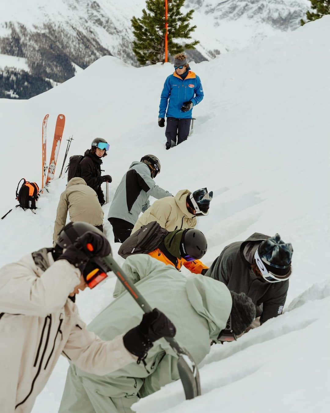 Mammutのインスタグラム：「Mark your calendars,  @safetyshreddays are back! 🏔️  Join us at Cauterets (FR), La Rosière (FR), and Thyon (CH) for an exciting opportunity to learn freeride risk management and avalanche safety in a fun and affordable atmosphere.  From practical and theoretical workshops for all skill levels, freeride sessions, and banked slalom, to expert talks, movie nights, and vibrant evenings – there's something for everyone!  Details and registrations in our bio!  #avalanchesafety #mammut」