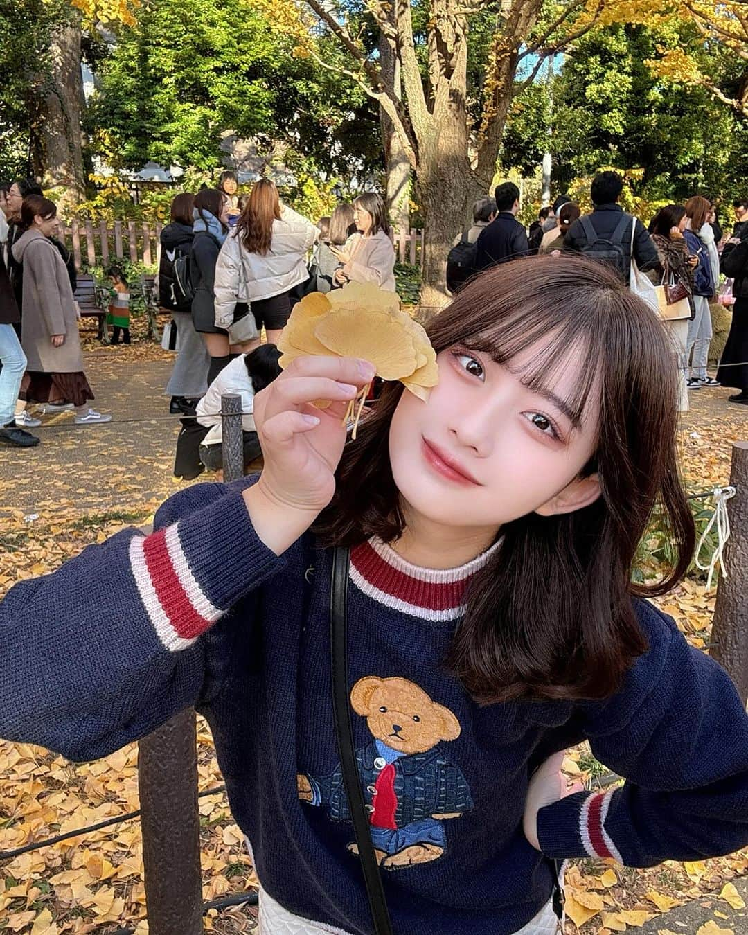 佐藤かれんさんのインスタグラム写真 - (佐藤かれんInstagram)「今年もみにいけたー！！！🍁 意外とまだ来週まではありそうな予感…？？  SHEINの感謝祭だからまたまたぜんしーんこーで！ このくまかわいい！  🧸sz2310318144204872  #SHEIN #SHEIN購入品　#SHEIN感謝祭　#感謝祭 #外苑前 #外苑前いちょう並木 #外苑前いちょう並木通り #いちょう並木　#autumnvibes🍁 #cherimi #SHEINforAll #SHEINGoodFinds #loveshein #saveinshein #SHEIN冬の感謝祭　#おでかけ #お出かけスポット #japanesegirl #スタバホリデー #いちょうブーケ #bestjapanpics #photojapan #ginkgo #ginkgotree」12月5日 21時01分 - berobero_baaa