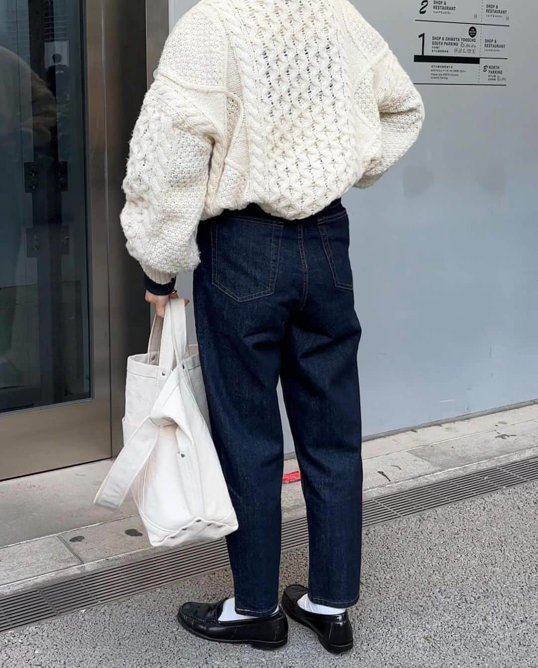 さいとうなるさんのインスタグラム写真 - (さいとうなるInstagram)「👖🐑  今日はとっても寒いね . ケーブルニットにテーパードデニム bgaはyaecaのキャンバスバッグ📚 . . bag... @yaeca.ikkaku  shoes... @ghbass  . . .  #ファッジ #クルーエル #古着 #クルーエル女子 #fudge #fudge部 #cluel  #フレンチガール #ファッション#fashion#ootd#日々#シンプル#シンプルコーデ#メンズライク #冬コーデ#メンズライクコーデ#トラッドコーデ#プレッピースタイル#ケーブルニット#ニット#ニットコーデ#テーパードデニム#デニムコーデ#ワイドパンツ#ワイドデニム#yaeca#ヤエカ#ghbass#ローファー」12月5日 21時02分 - naru060708