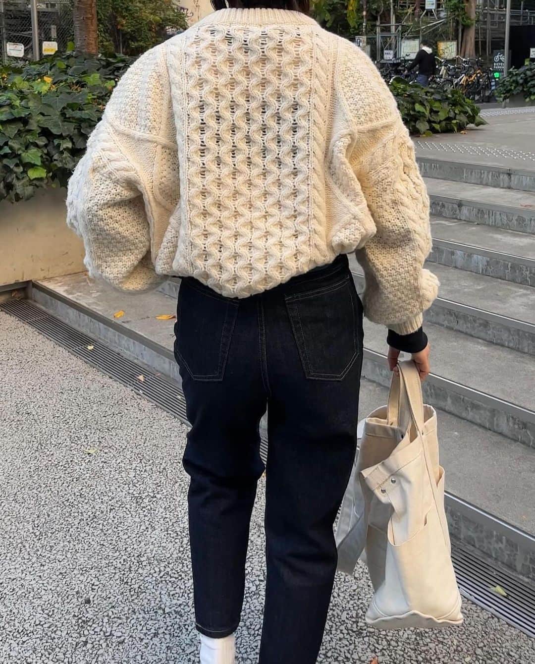 さいとうなるさんのインスタグラム写真 - (さいとうなるInstagram)「👖🐑  今日はとっても寒いね . ケーブルニットにテーパードデニム bgaはyaecaのキャンバスバッグ📚 . . bag... @yaeca.ikkaku  shoes... @ghbass  . . .  #ファッジ #クルーエル #古着 #クルーエル女子 #fudge #fudge部 #cluel  #フレンチガール #ファッション#fashion#ootd#日々#シンプル#シンプルコーデ#メンズライク #冬コーデ#メンズライクコーデ#トラッドコーデ#プレッピースタイル#ケーブルニット#ニット#ニットコーデ#テーパードデニム#デニムコーデ#ワイドパンツ#ワイドデニム#yaeca#ヤエカ#ghbass#ローファー」12月5日 21時02分 - naru060708