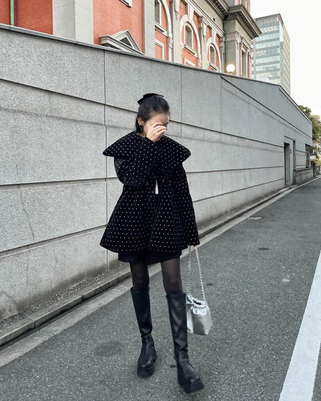 miheeのインスタグラム：「ootd  @bibiy_official  ODETTE COAT🖤🤍  フェミニンな感じも大好き😌🎀🫧  #bibiy #🖤🤍」