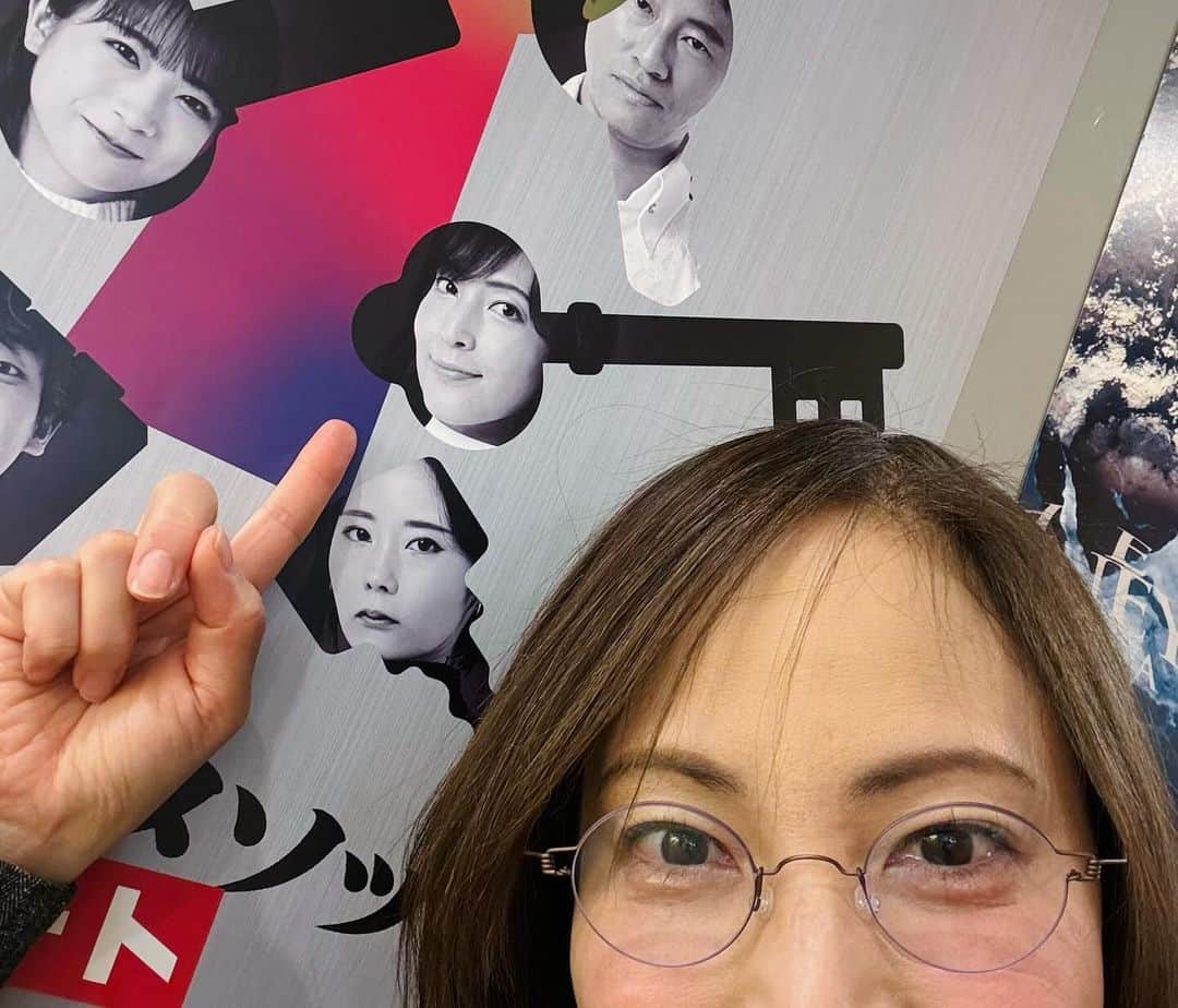 鈴木杏樹さんのインスタグラム写真 - (鈴木杏樹Instagram)「オールナイトニッポンMUSIC10✨✨ 火曜日😍　生放送でお届けいたします❣️  先週、お話した 謎の“野沢菜” 事件・・😅  この一週間・・探した💦探した💦🕺💨  📣結果発表〜〜〜っっっ‼️✨😛は、、 のちほど　番組内でお話しますね🤭  今夜も 舞台『鍵泥棒のメソッド→リブート』の ポスターの前で☝️😉💕　　 いよいよ本読み・お稽古が始まりましたぁ❣️  今夜のメールテーマは 久しぶりの「フリー」です❗️  そして 来週のゲストの 浜田雅功さんへの“質問”メールも お待ちしておりますっ❤️  10@1242.com です！  たくさんのメール お待ちしておりますっ❤️  #鈴木杏樹 #AnjuSuzuki  #オールナイトニッポンmusic10  #ニッポン放送 #火曜日 #生放送 #舞台 #鍵泥棒のメソッドリブート  #浜田雅功 さん #自由メール #フリーメール #野沢菜 #お漬物」12月5日 21時12分 - anju.suzuki_official