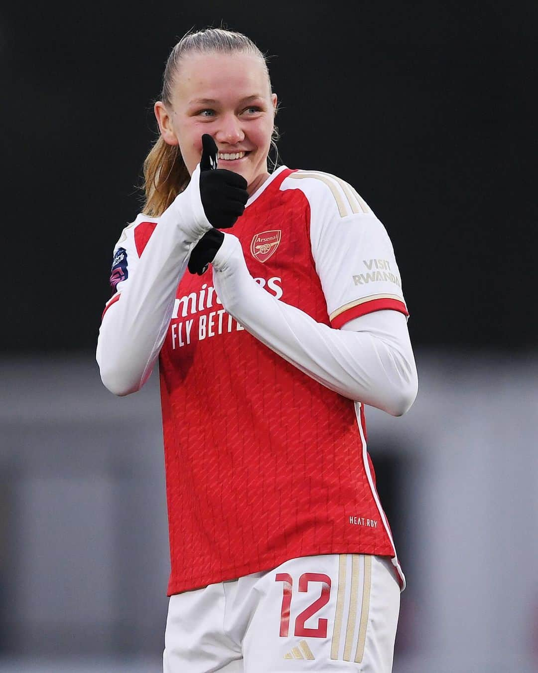 Arsenal Ladiesのインスタグラム：「“I’m so proud to win the FSA Women’s Player of the Year award. Thank you, Gooners. It means a lot to me.” ❤️  A message from @maanum99 🏆」