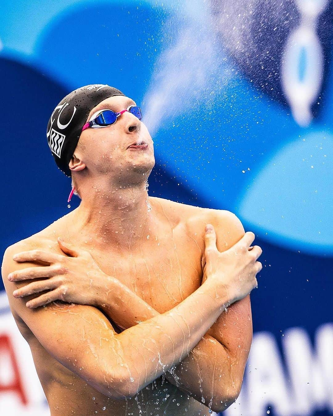 スピードのインスタグラム：「Last week were the US Open Championships and we have seen @abbeyweitzeil, @regansmith4, @caelebdressel, @kieransmith and @ryan_f_murphy pushing their limits and winning medals! 🏅Well done #TeamSpeedo!   What’s next? The European SC Championships in Bucharest starting today! 🇷🇴🚀  📸 @spitserphoto  #Speedo」