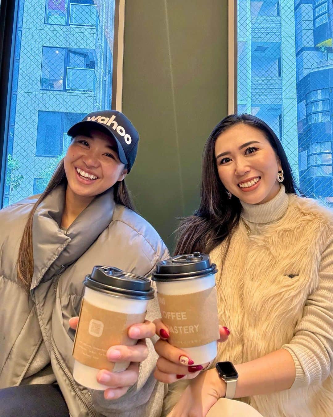 平良エレアのインスタグラム：「明日から肘の手術で入院💫 なので！今日は美味しいご飯食べに行って来たよ✌️  飲むユッケ丼目的にヒロキヤに行ったんだけど🍚 本当に飲み物だった😗  視座が高い友達との時間はあっという間だね🫶 少しだったけどリフレッシュ出来た🌿 ありがとー💫」