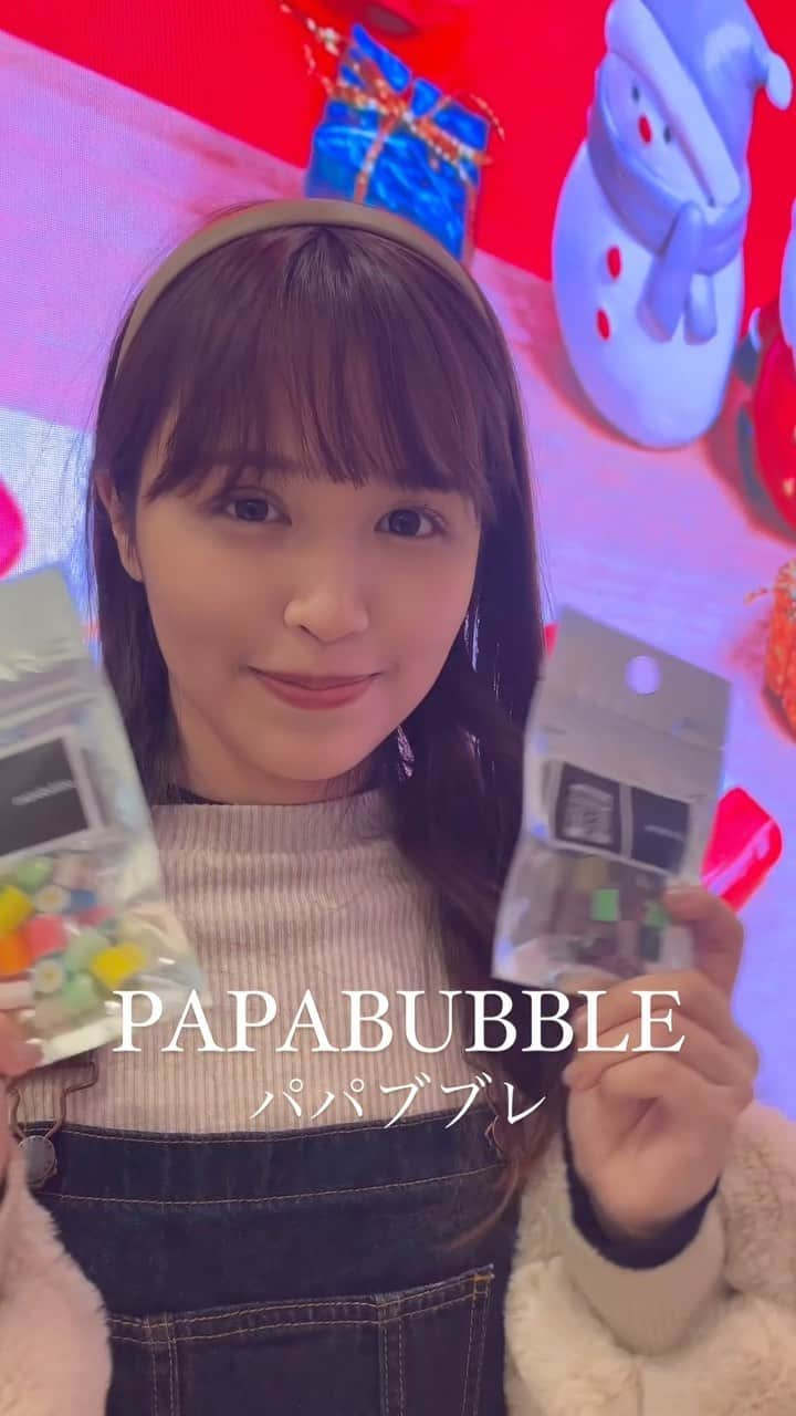 古野みうのインスタグラム：「#PAPABUBBLE のキャンディは 美味しい＆可愛い 🍭  #パパブブレ #キャンディ #クリスマスのお菓子 #お菓子 #飴 #クリスマス #Christmas #クリスマスの準備 #オーナメント #クリスマスの飾り #🎄 #🍬 #🍭 #古野みう #ホリプロ」