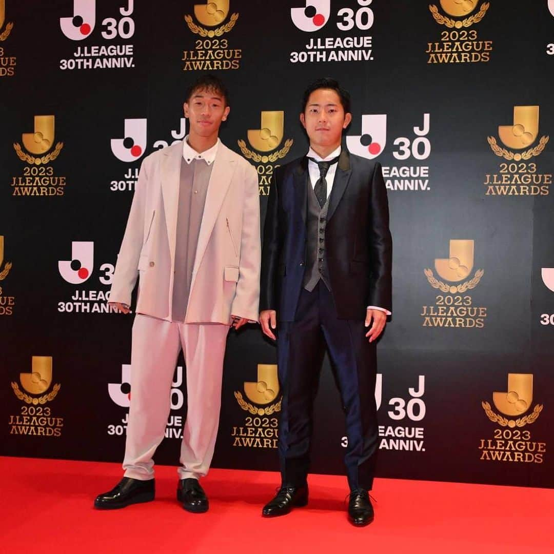 横浜F・マリノスさんのインスタグラム写真 - (横浜F・マリノスInstagram)「Styling on the red carpet at J.LEAGUE Awards😎✨  #Ｊリーグアウォーズ #fmarinos #Ｊリーグ」12月5日 21時23分 - yokohamaf.marinos