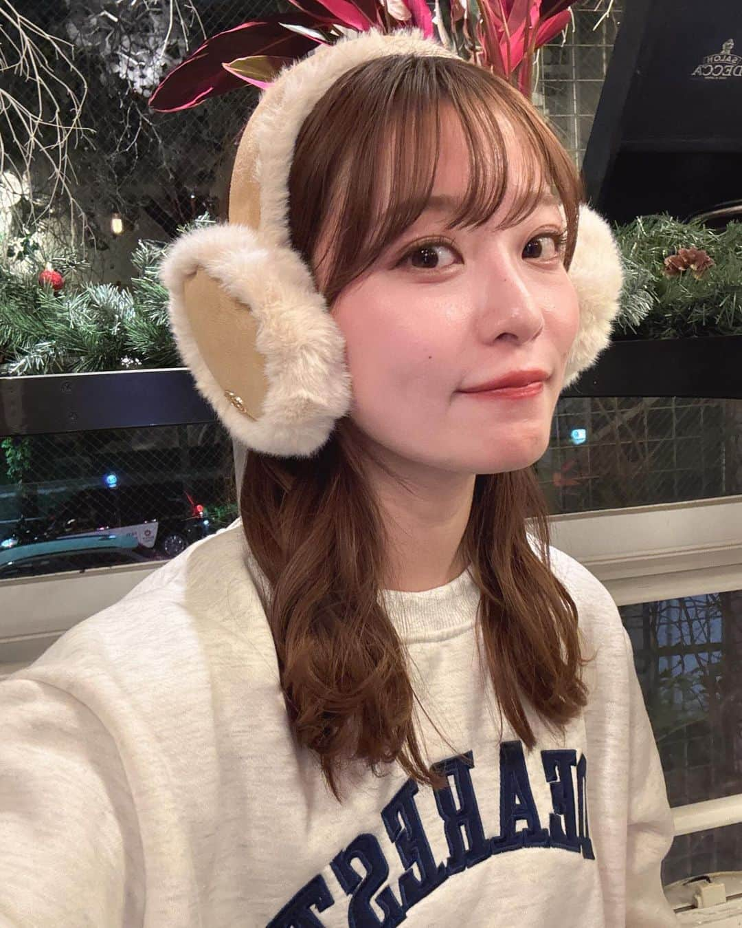 吉次玲奈さんのインスタグラム写真 - (吉次玲奈Instagram)「🎈Acne Studios ⁡ 今年はグレーがミックスされた ピンクにしたよ☺️🧣かわいい〜 ⁡ #muffler #マフラー  #acnestudios #アクネストゥディオス #アクネマフラー #アウターコーデ #ロングアウター #秋コーデ #秋服 #秋服コーデ #カーディガン #カーディガンコーデ #着回し #着回しコーデ #ニット #冬コーデ #イルミネーション #ロングブーツ #ロングブーツコーデ #デニムコーデ #デニム　#大人カジュアル  #フェミニンコーデ #フェミニン  #秋冬コーデ #冬服 #zozotown #156cmコーデ #骨格ウェーブ #骨格ウェーブコーデ」12月5日 21時23分 - rena_yoshitsugu