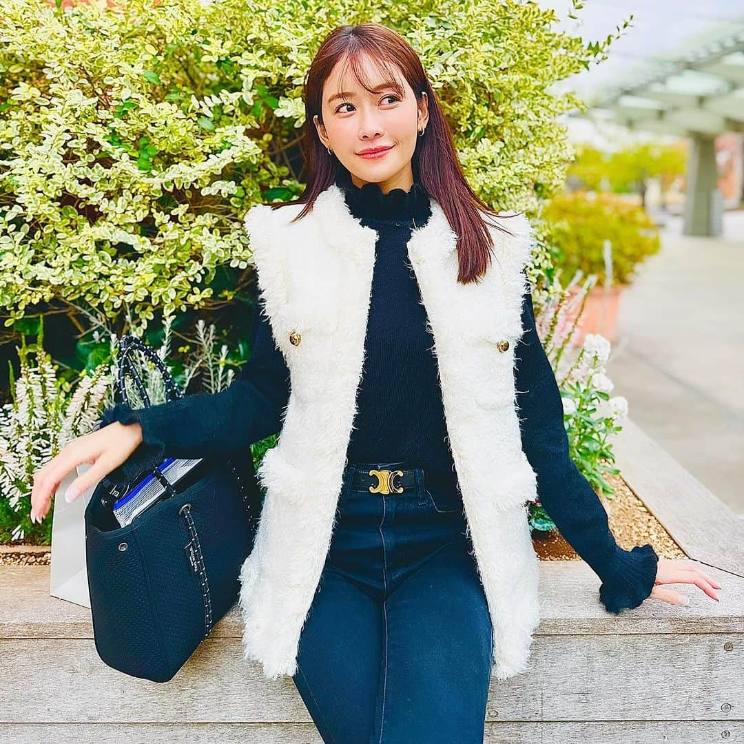 川口優菜さんのインスタグラム写真 - (川口優菜Instagram)「. みんな今週はクリスマスキャンペーン開始だよ😳🩷🉐 ストーリーチェックしてねっ😋😋  男性の方も是非使ってみて欲しいなぁ😳 #YUNAŚCHOICE #美容クリニックレベルを追求した #超高濃度美容液 #ヒト臍帯血細胞順化培養液55% #肌質改善#ニキビ肌改善 #シミケア  #たるみ改善 #ニキビ跡ケア #毛穴ケア #ootd#私服#冬服コーデ#デニムコーデ」12月5日 21時39分 - yuna.kawaguchi